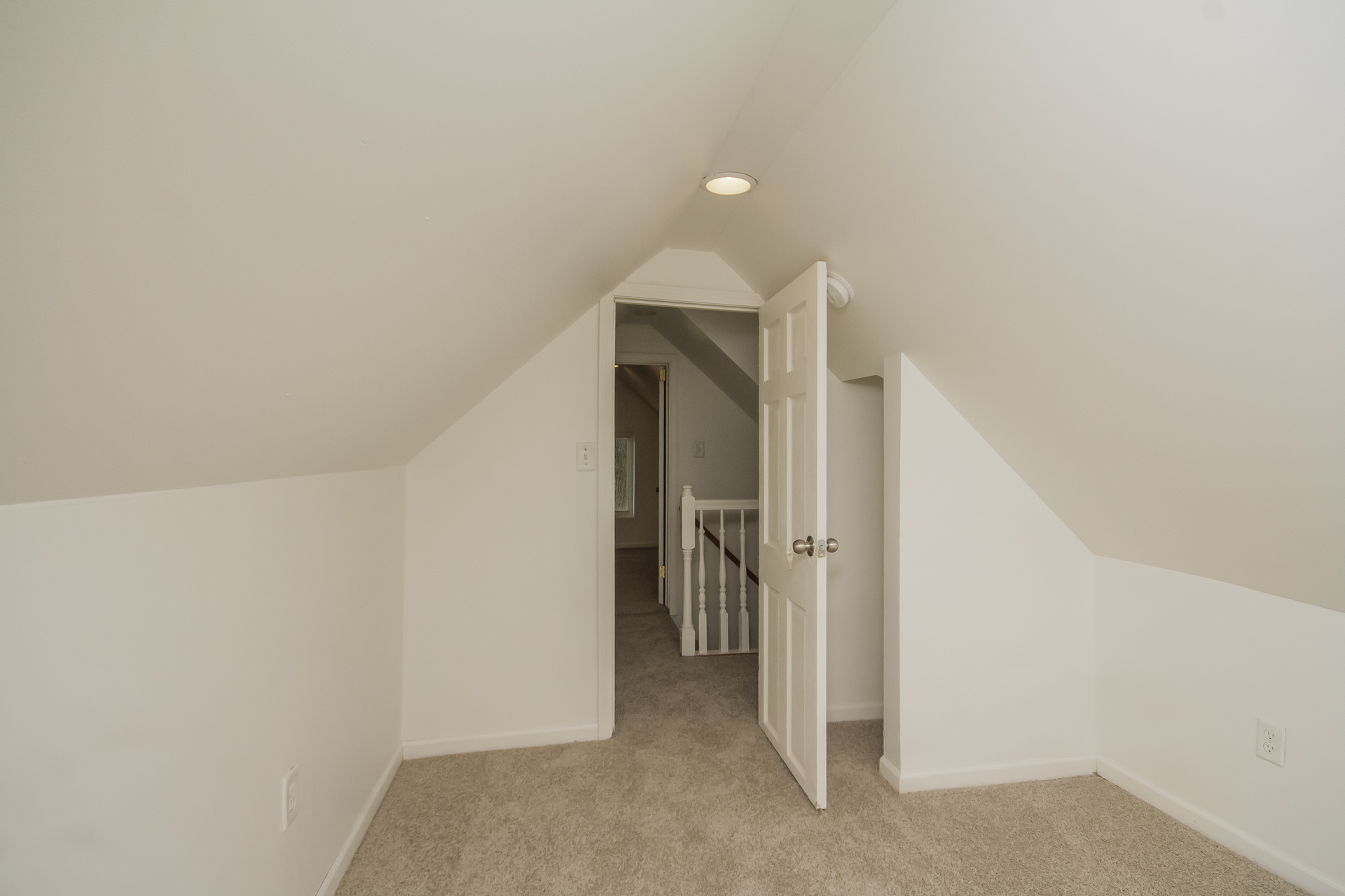Photo 18 of 22 of 1107 E Joliet St, Crown Point, IN