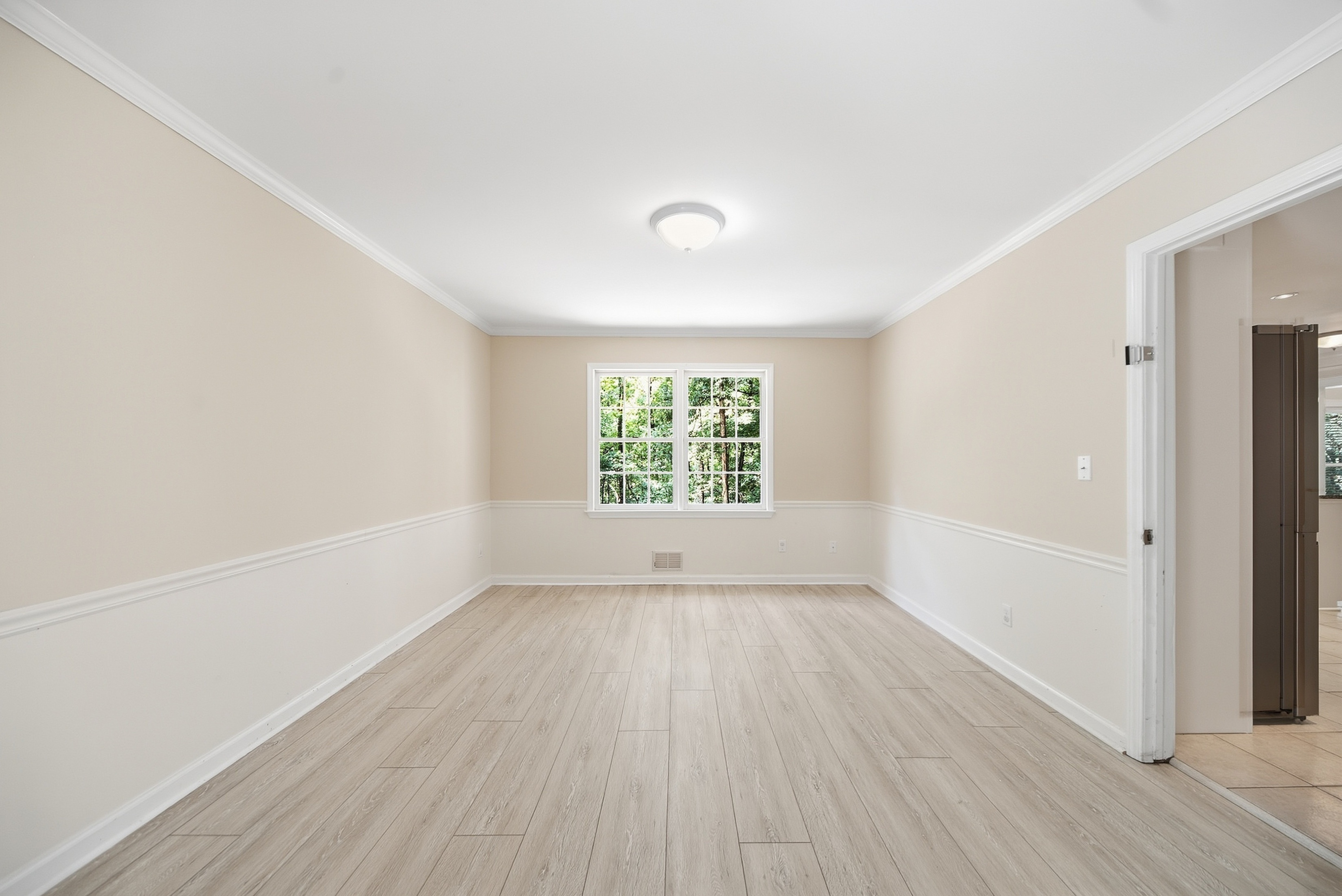 Photo 13 of 40 of 4003 Oakview Ct, Alpharetta, GA