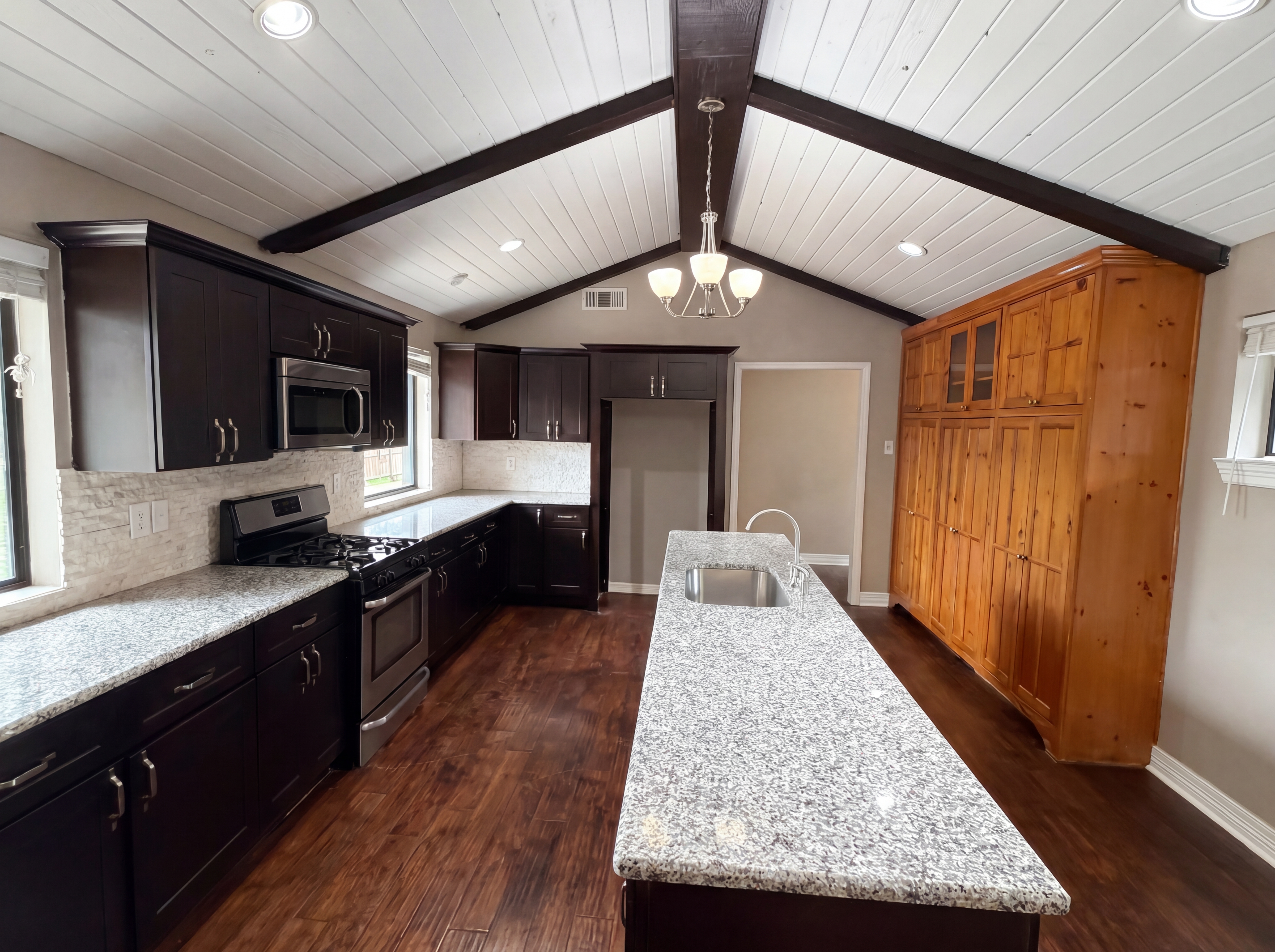 Photo 2 of 16 of 3255 Whitehall Dr, Dallas, TX