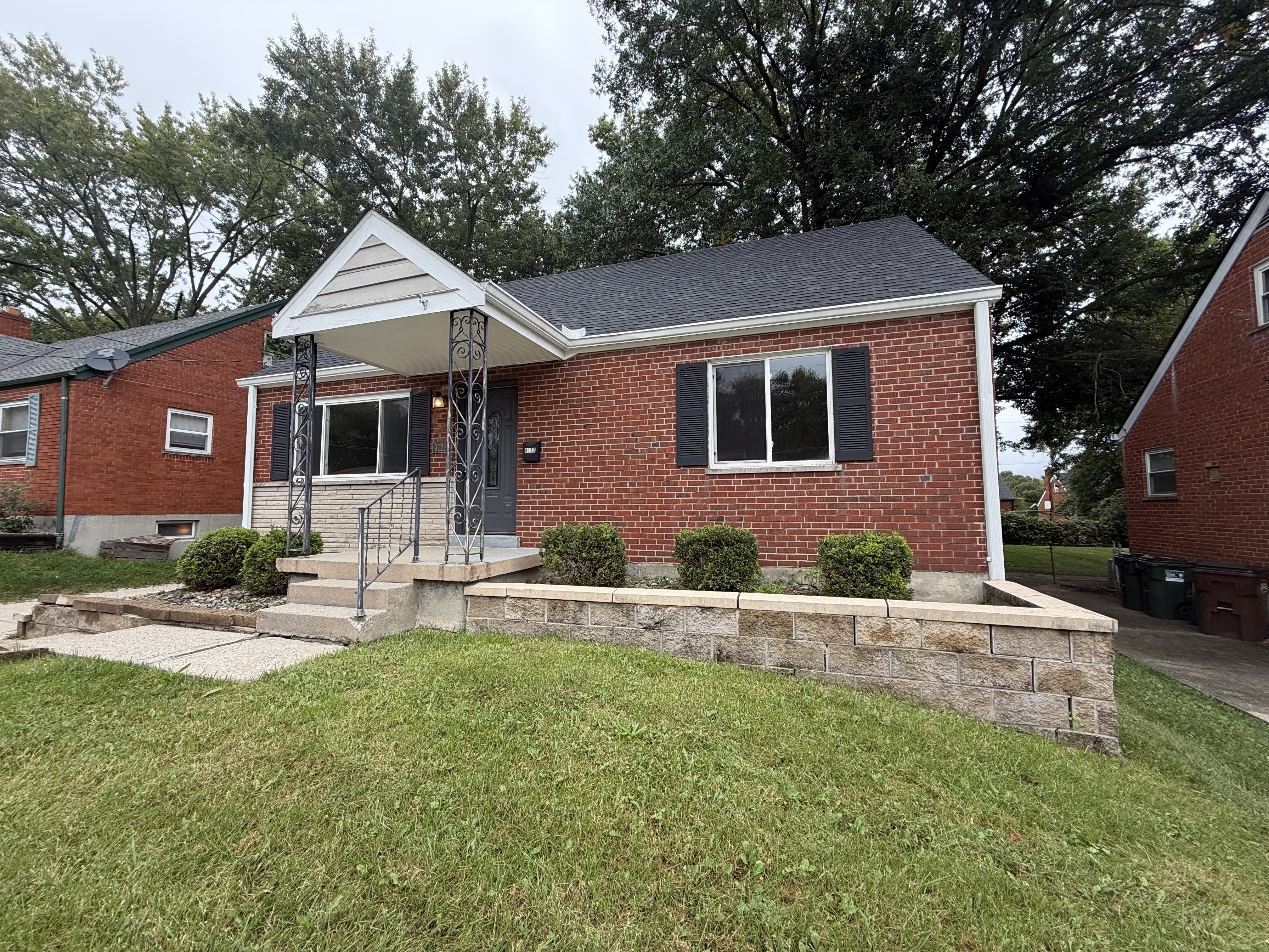 Photo 18 of 21 of 9122 Neil Dr, Cincinnati, OH