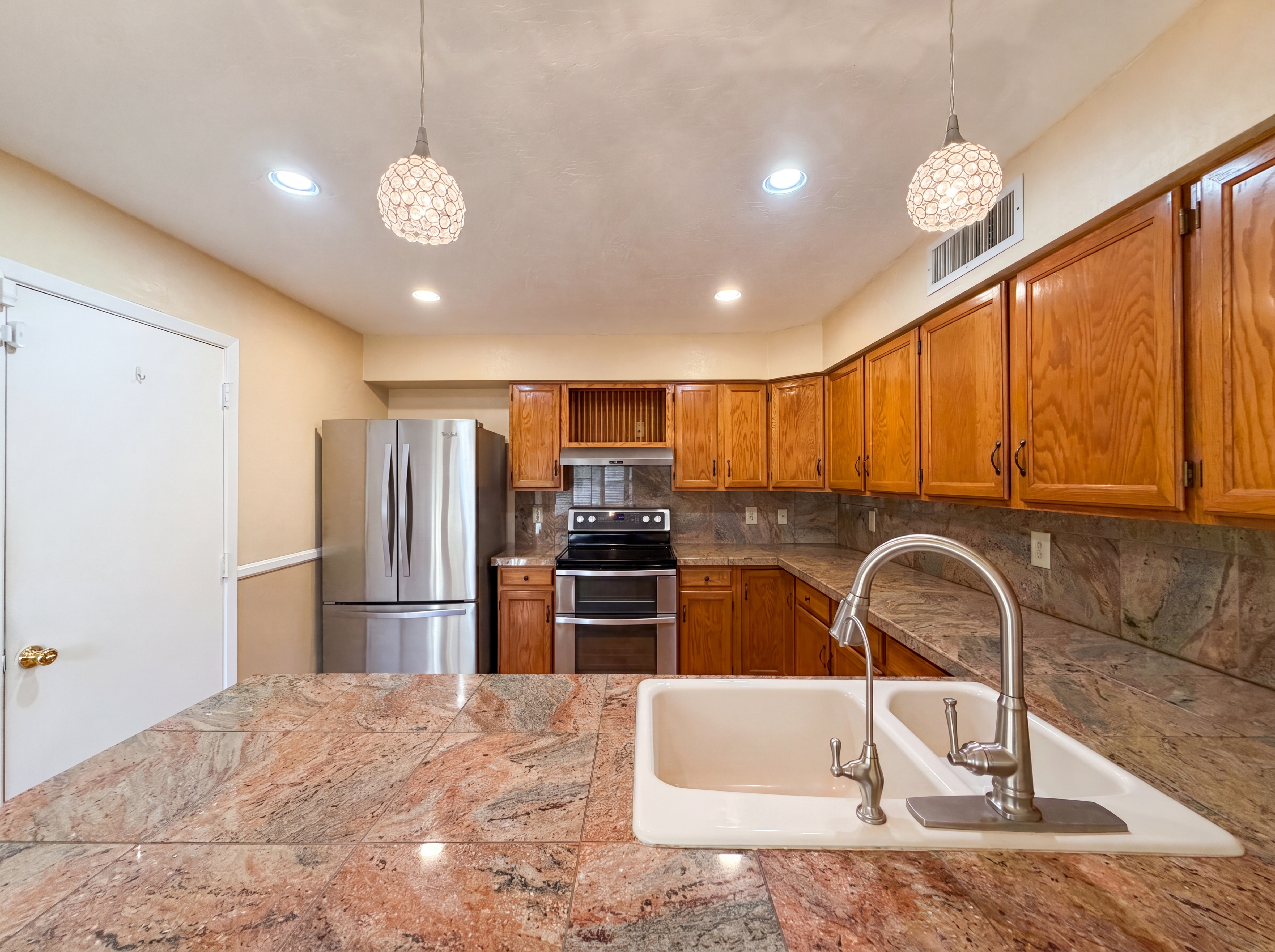 Photo 8 of 28 of 12346 S Shoshoni Dr, Phoenix, AZ