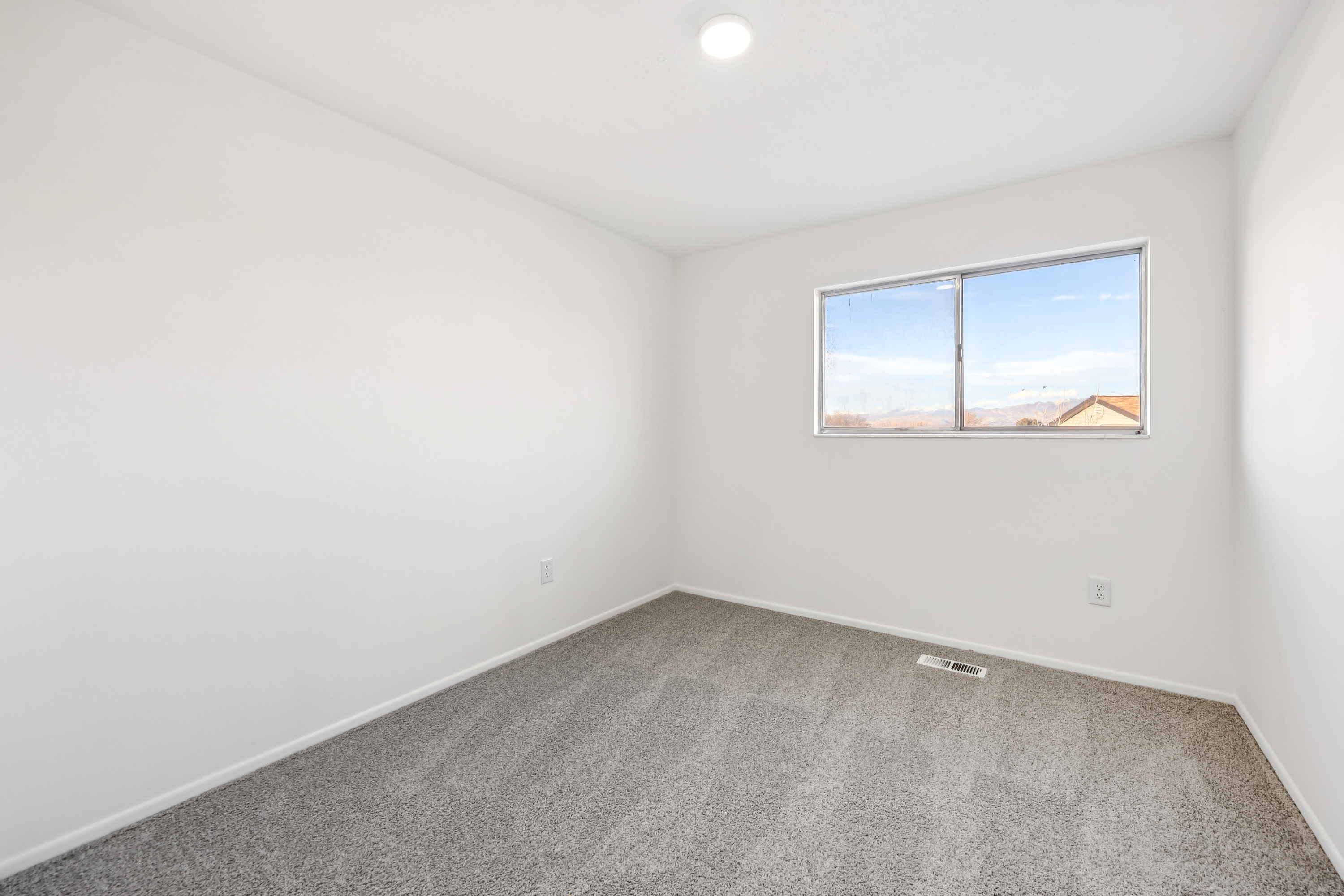 Photo 20 of 40 of 3020 W Rosa Vista Dr, Taylorsville, UT