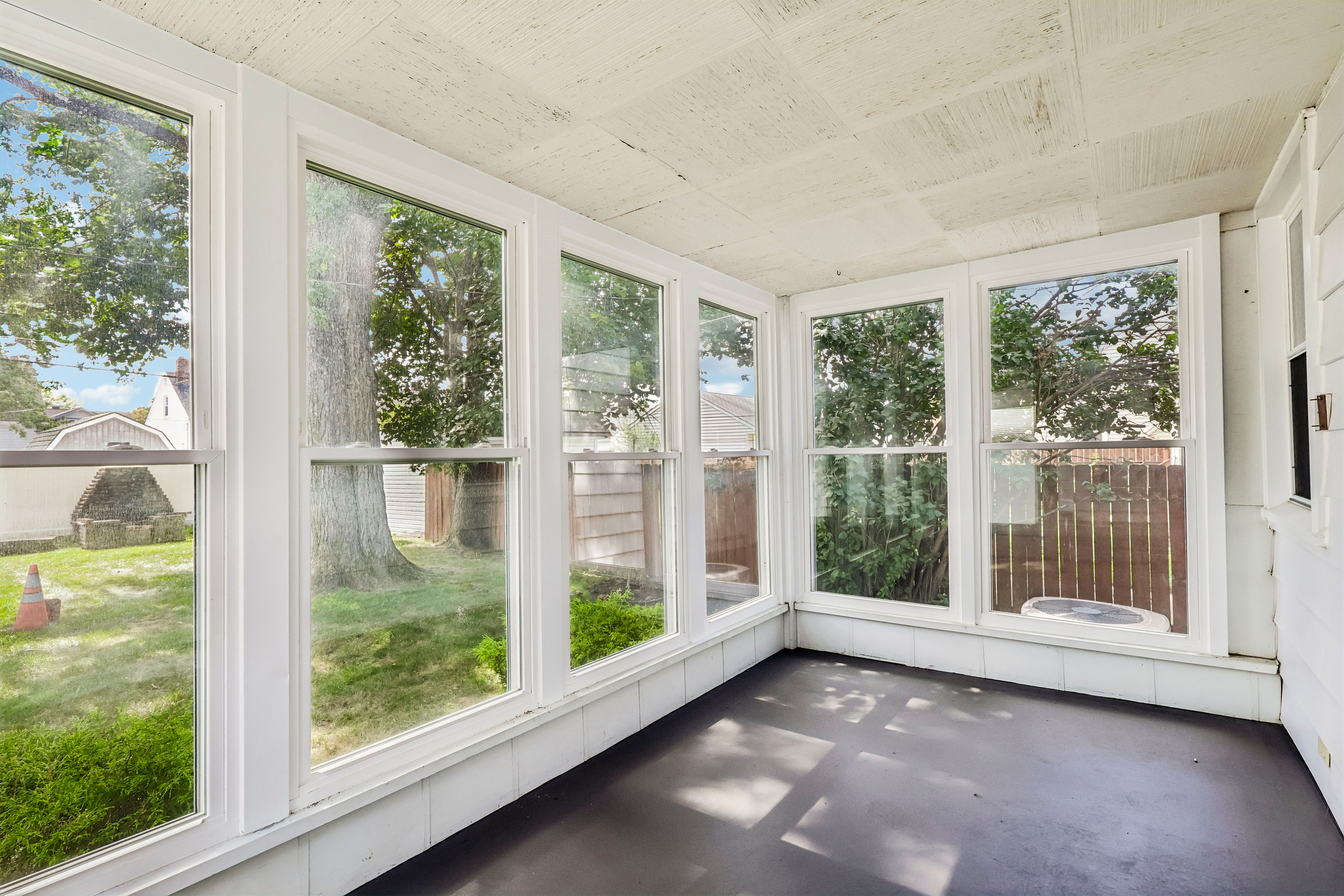 Photo 13 of 39 of 8223 Manorford Dr, Cleveland, OH