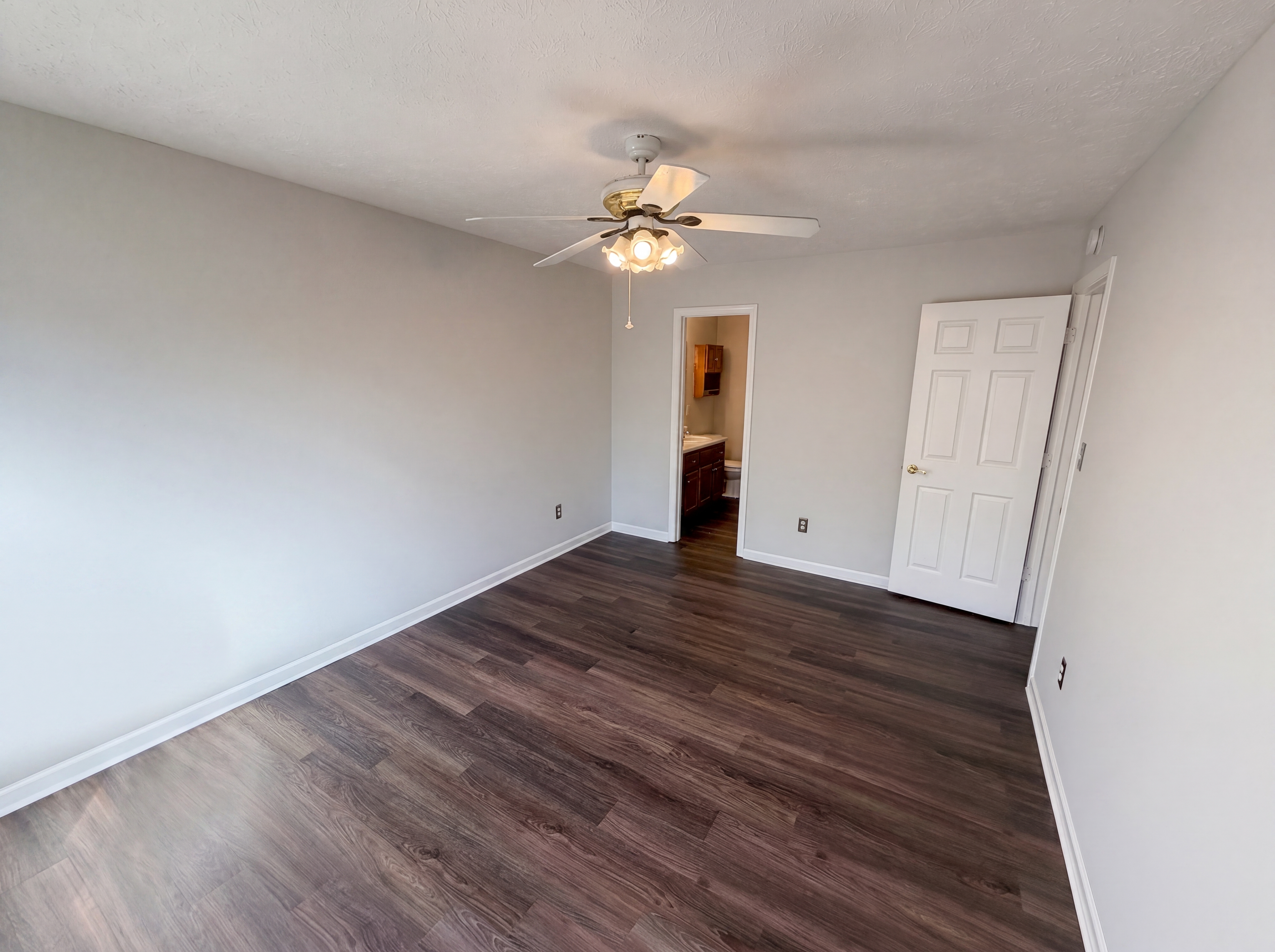Photo 4 of 20 of 2027 Ferdinand Ct, Indianapolis, IN