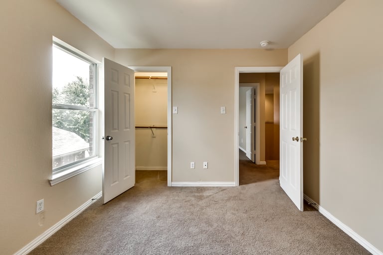 Photo 30 of 31 - 1203 Clearwater Dr, Grand Prairie, TX 75052