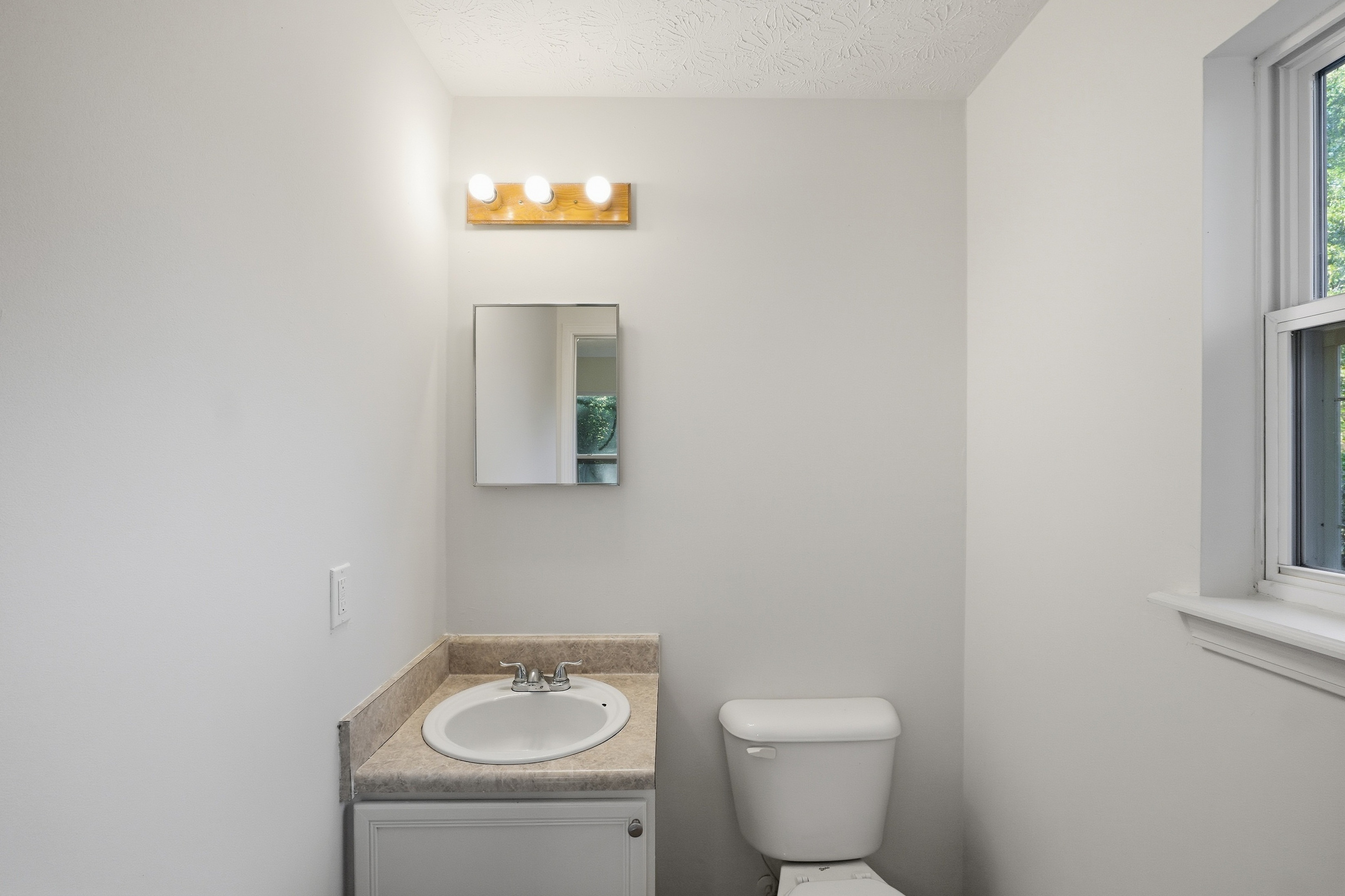 Photo 11 of 14 of 1668 Oak Knoll Cir SE, Atlanta, GA