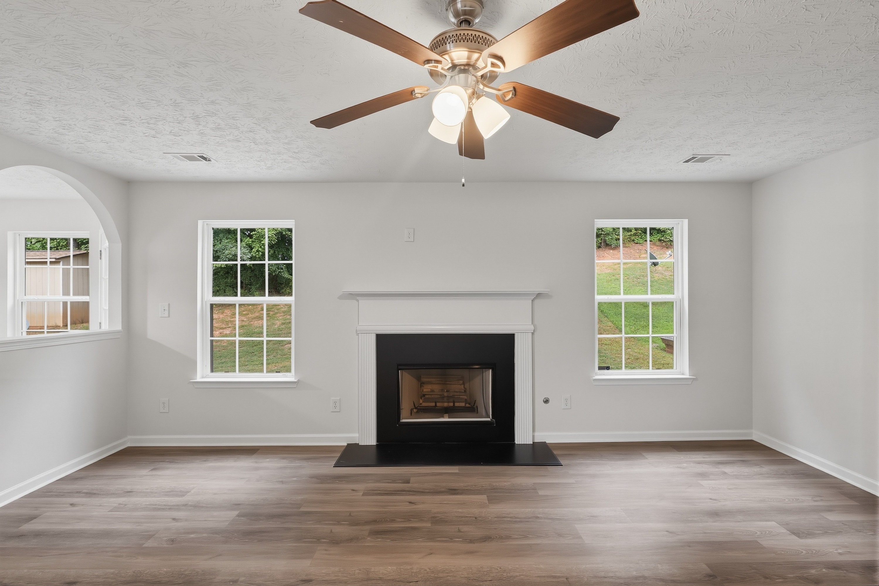 Photo 8 of 41 of 2213 Pine View Trl, Ellenwood, GA