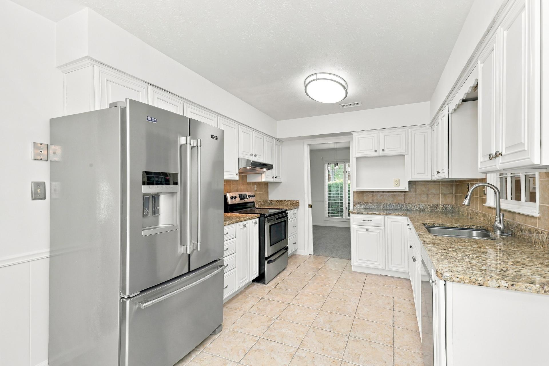 Photo 3 of 20 of 4303 Castlewood Pkwy, Columbus, GA