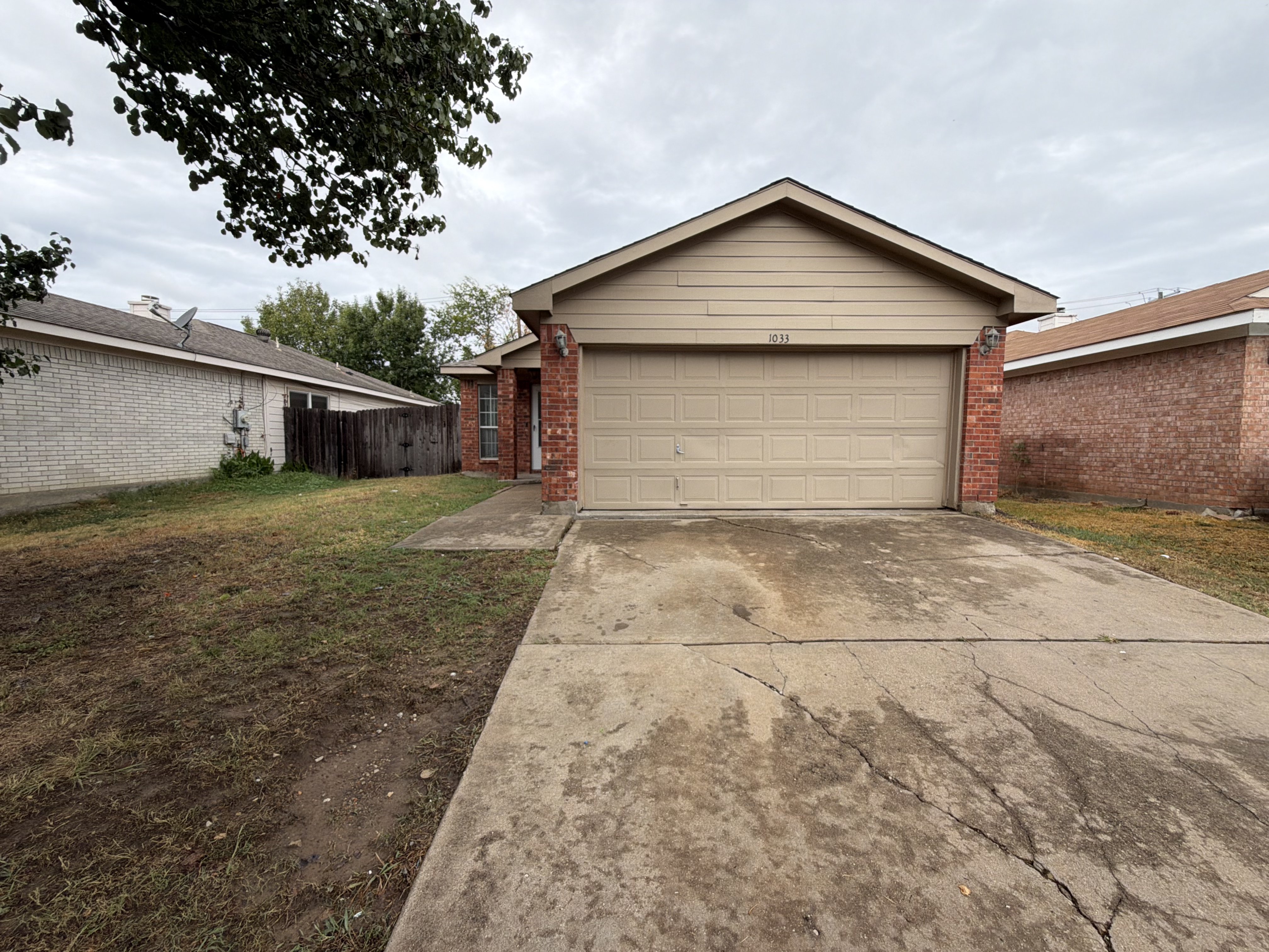 Photo 28 of 31 of 1033 Olivewood Ln, Fort Worth, TX