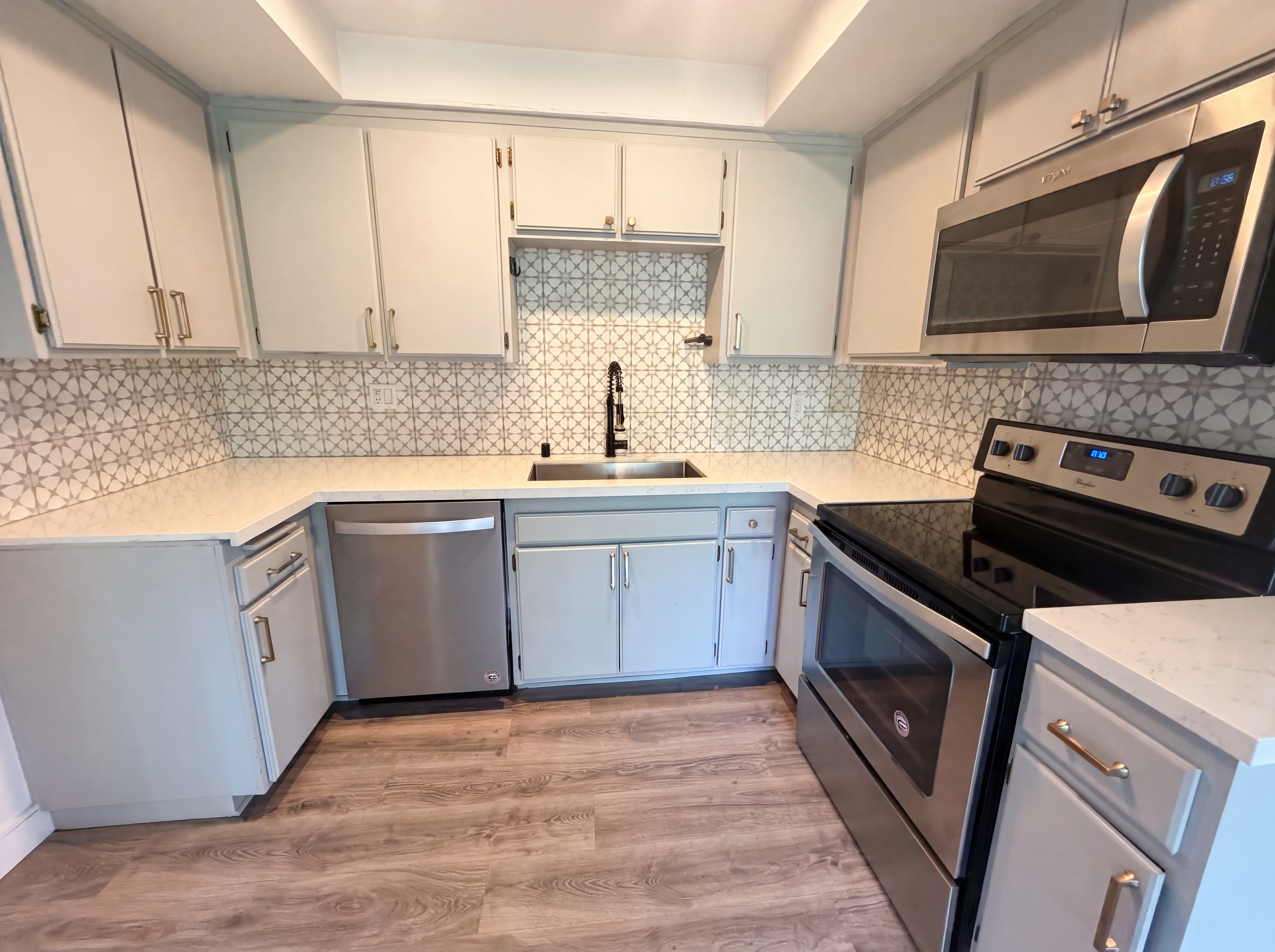 Photo 6 of 17 of 7300 Corbin Ave, Reseda, CA