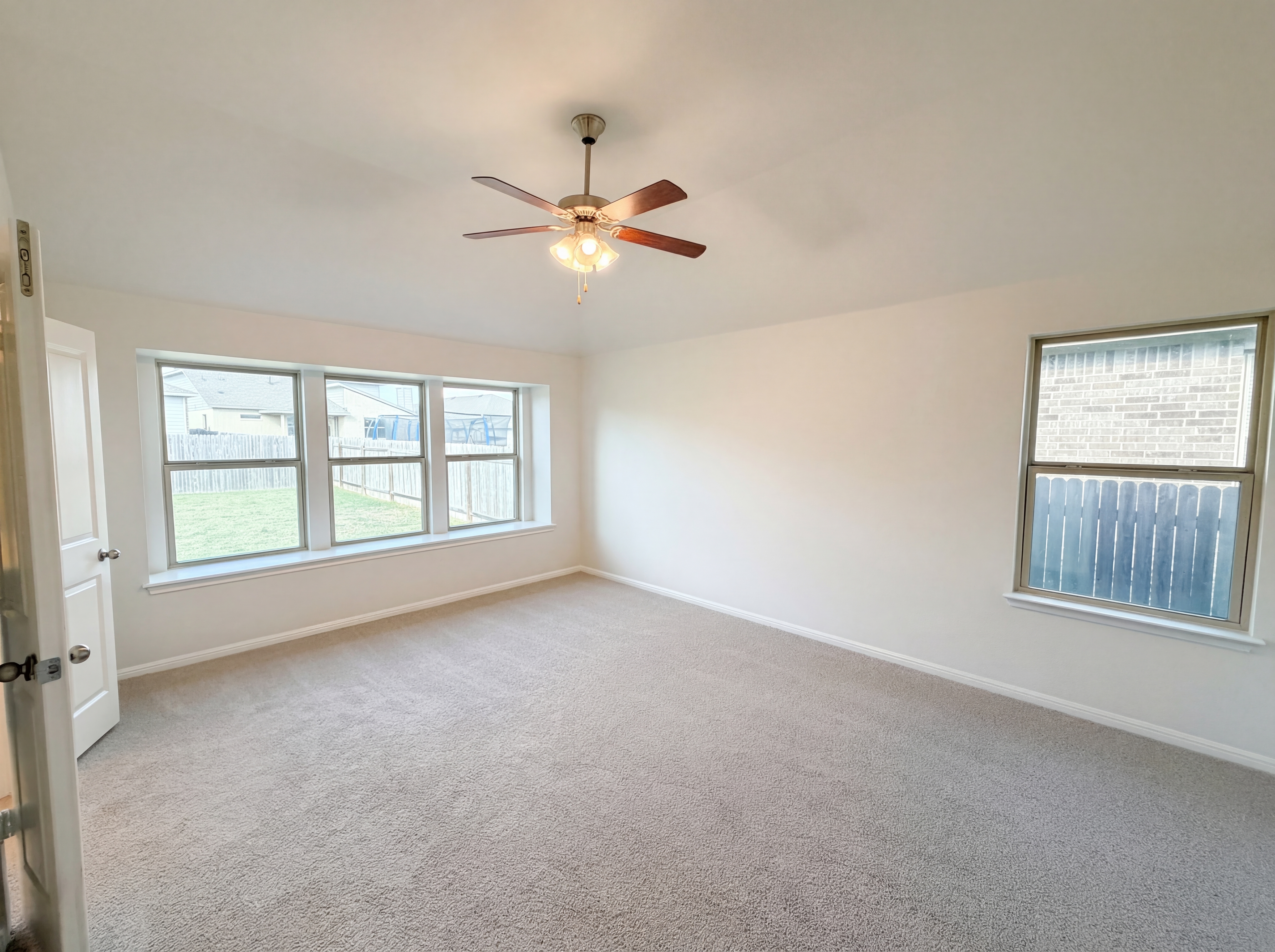 Photo 15 of 19 of 543 Tanda Ln, Hutto, TX