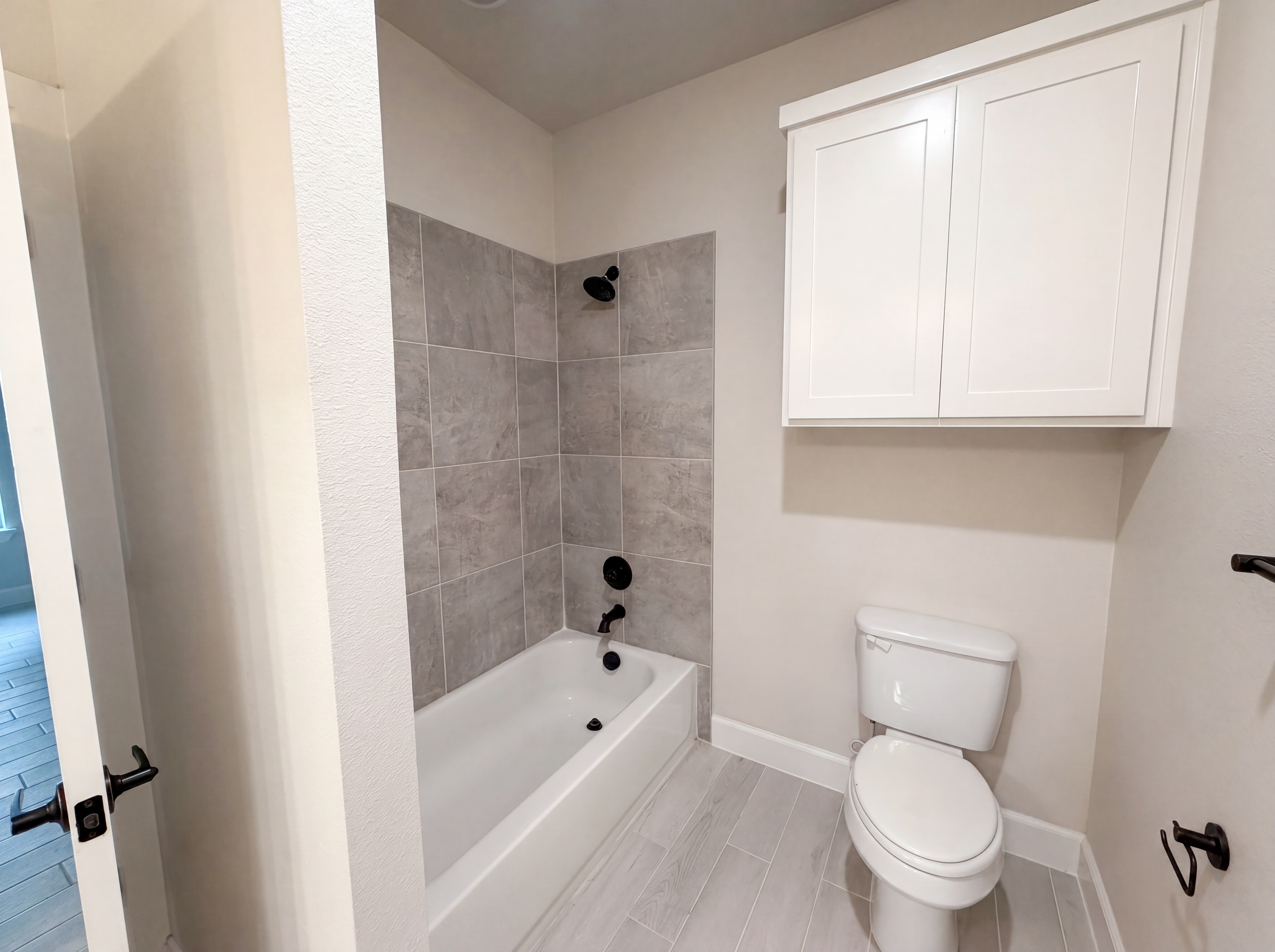 Photo 15 of 19 of 612 Wood Brook Ln, Burleson, TX