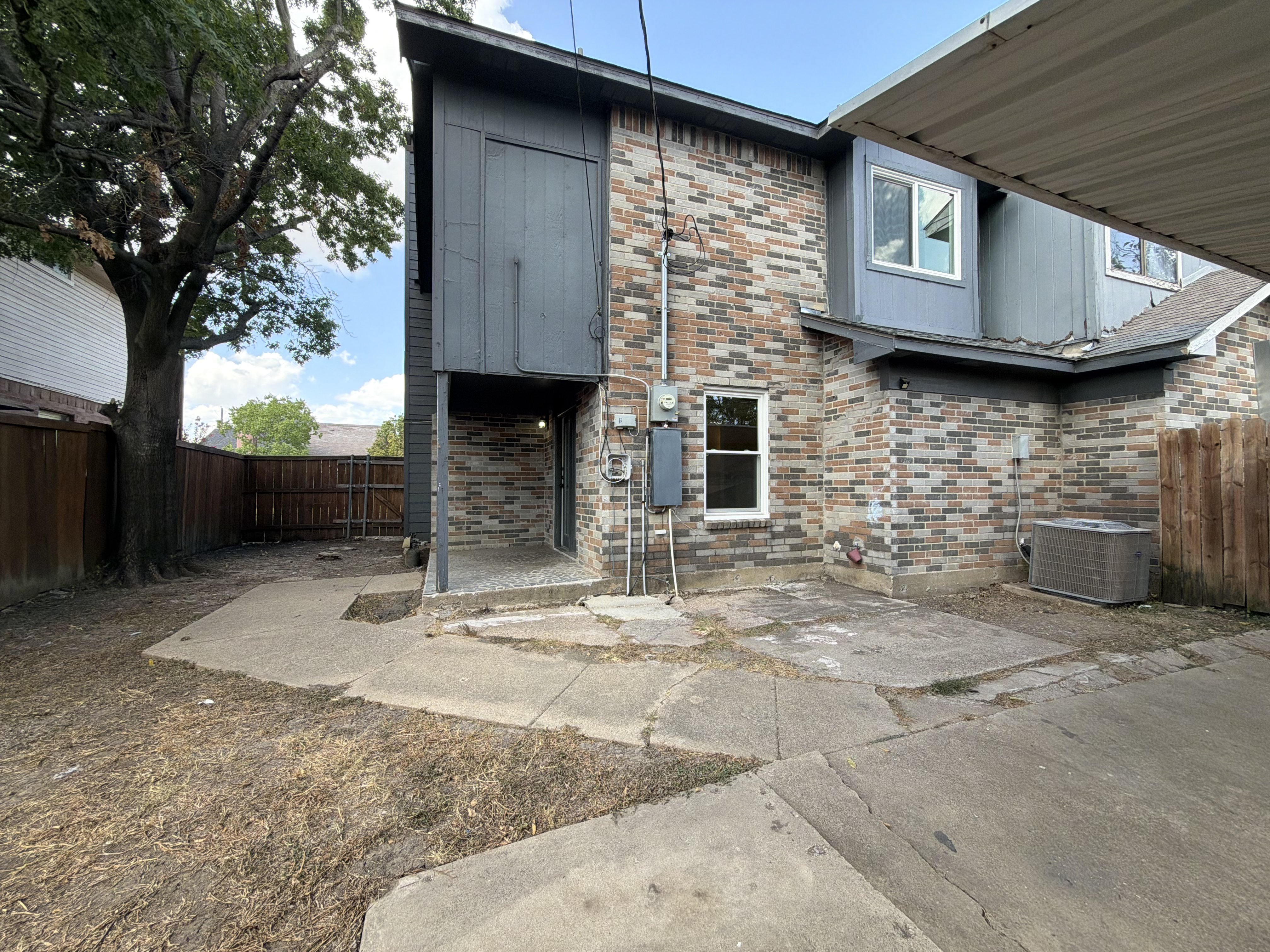 Photo 5 of 23 of 832 Brockden Dr, Mesquite, TX