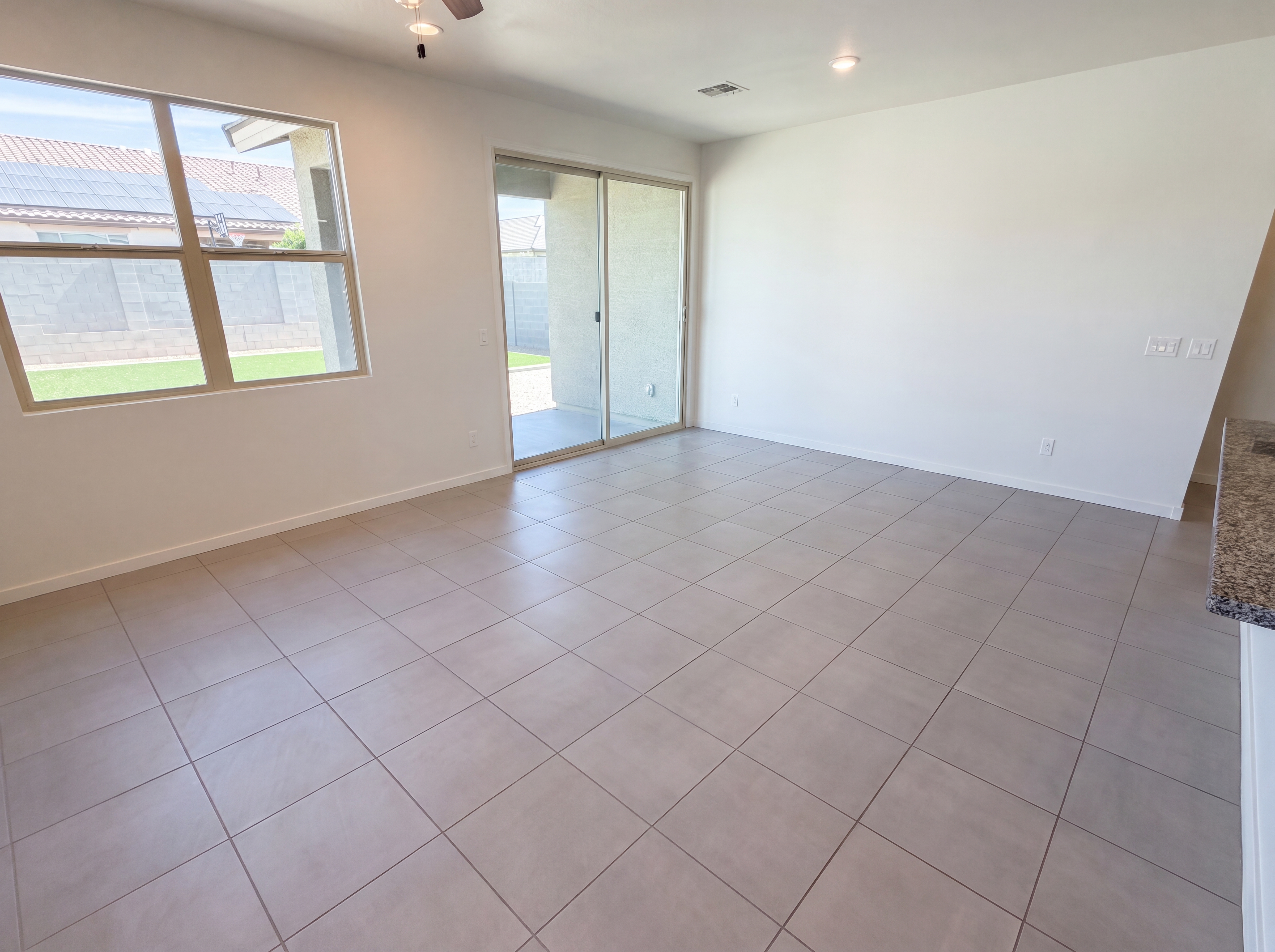 Photo 3 of 25 of 17722 W Pinnacle Vista Dr, Surprise, AZ