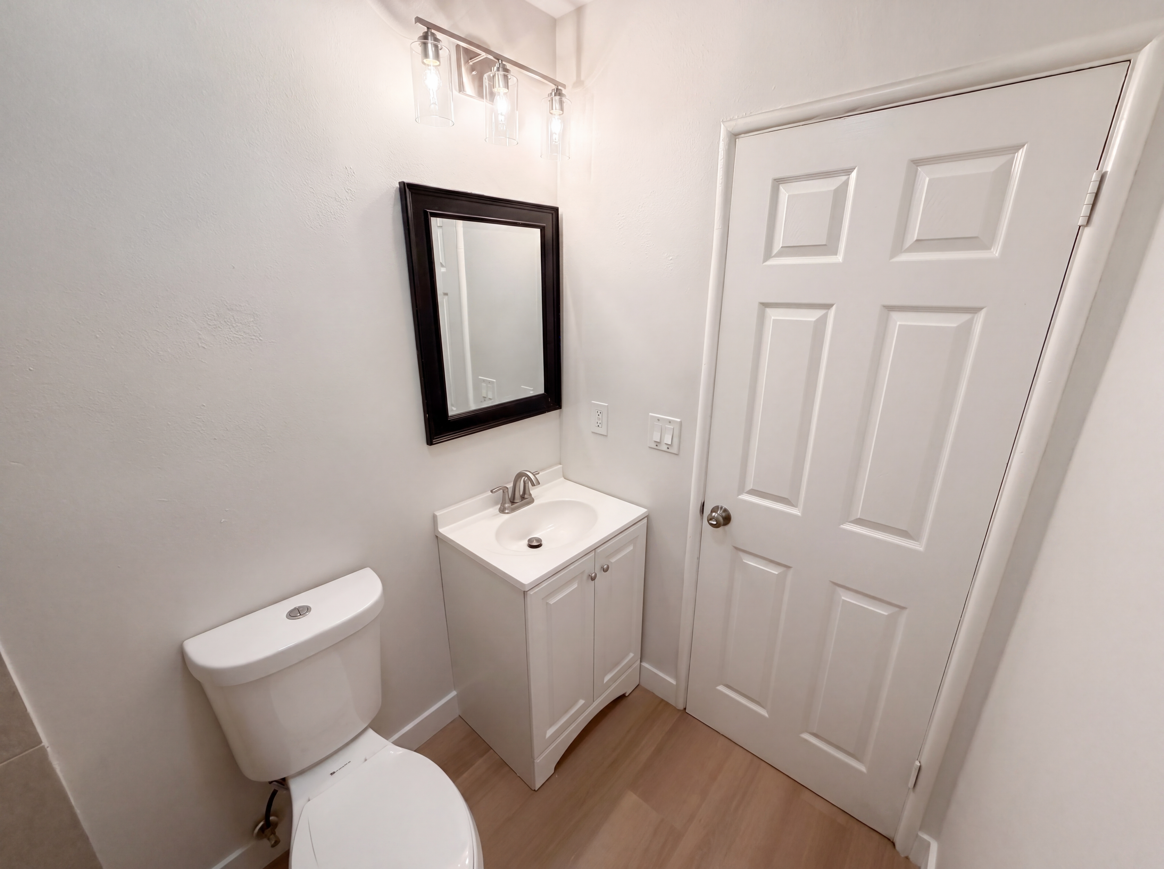 Photo 20 of 27 of 818 W 130th St, Compton, CA