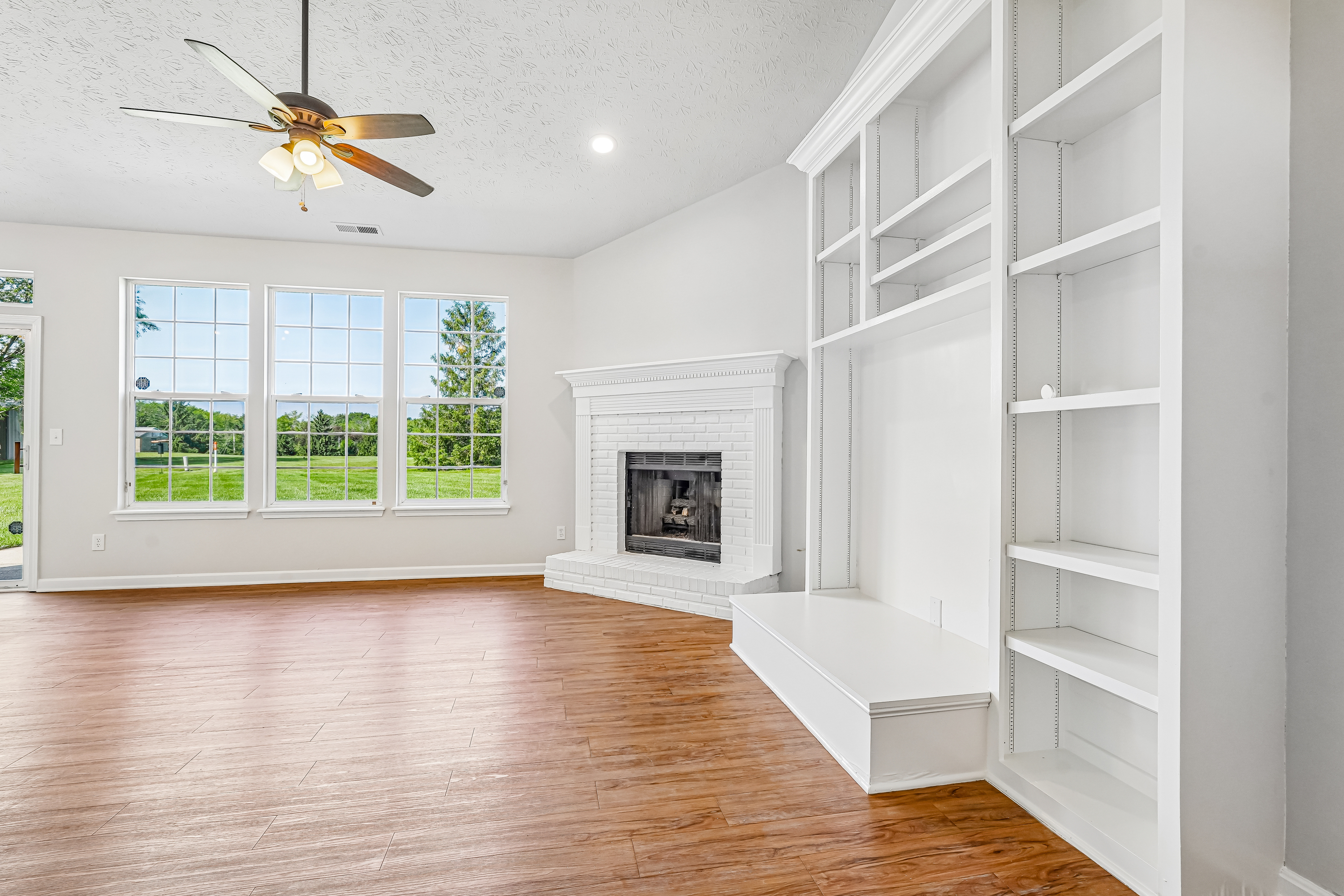 Photo 26 of 48 of 2082 Lawrin Ct, Indianapolis, IN