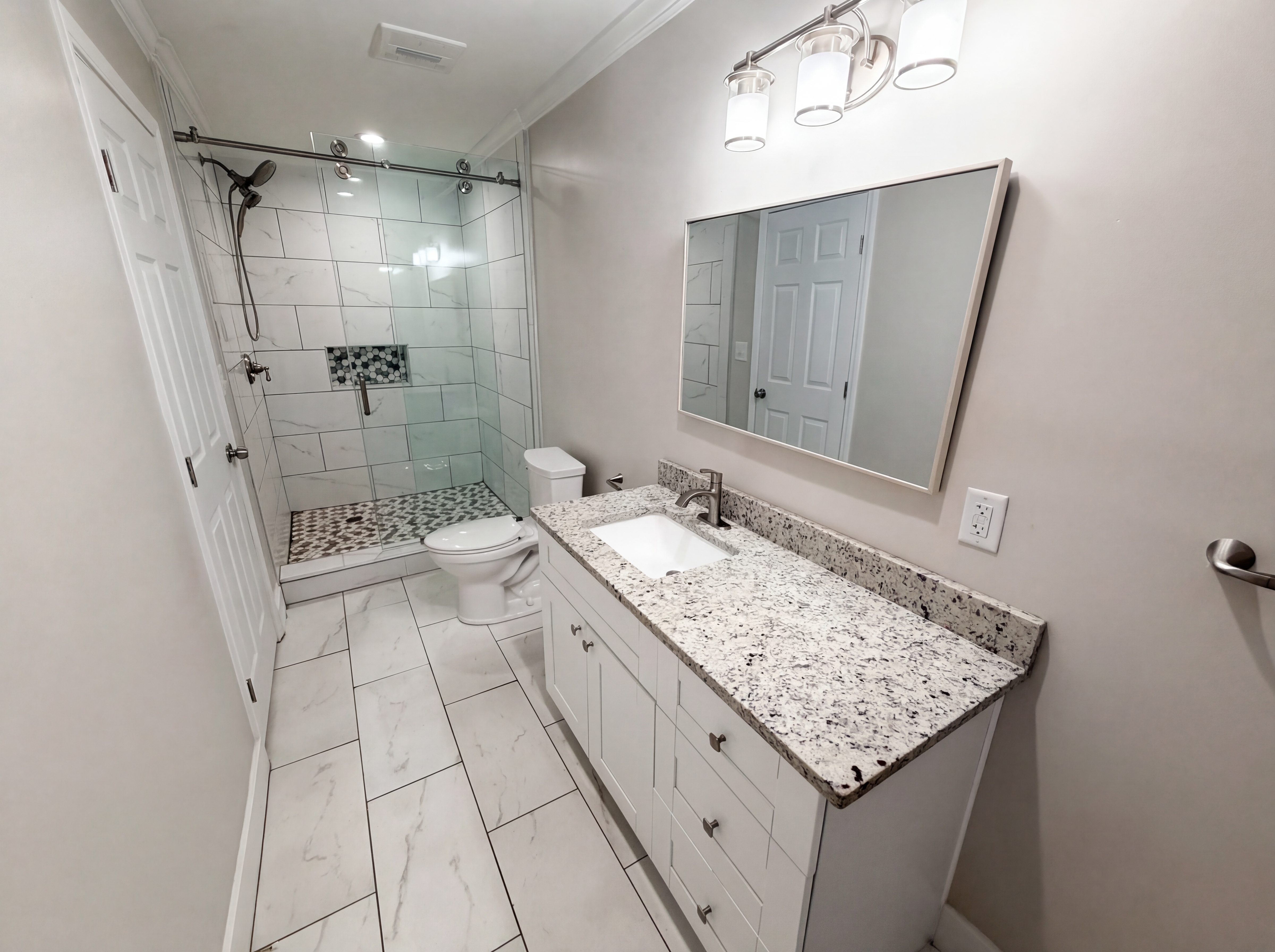 Photo 10 of 44 of 4000 Amberley Ln, Marietta, GA