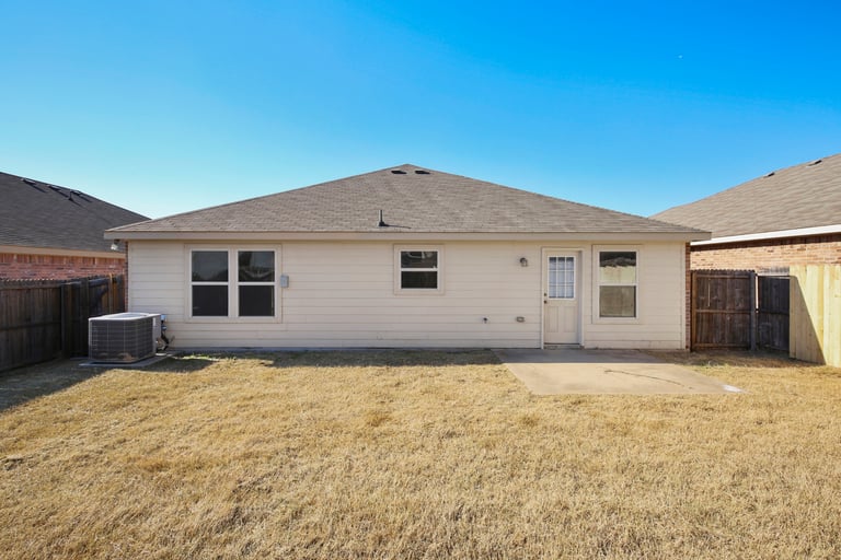 Photo 24 of 26 - 6008 Saddle Flap Dr, Fort Worth, TX 76179