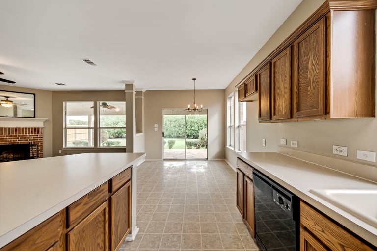 Photo 8 of 27 - 6808 Oak Falls Dr, McKinney, TX 75070