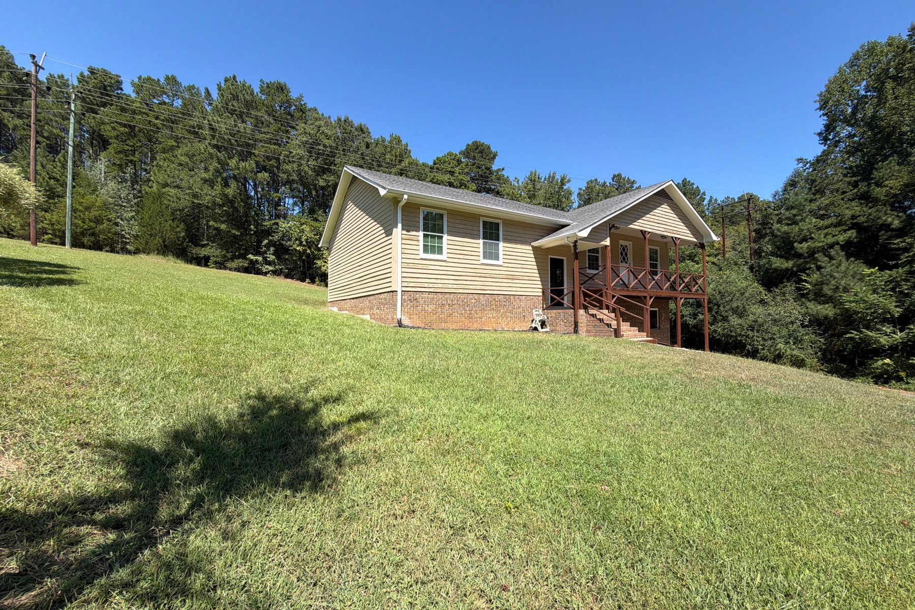 Photo 1 of 670 Mount Pleasant Rd W