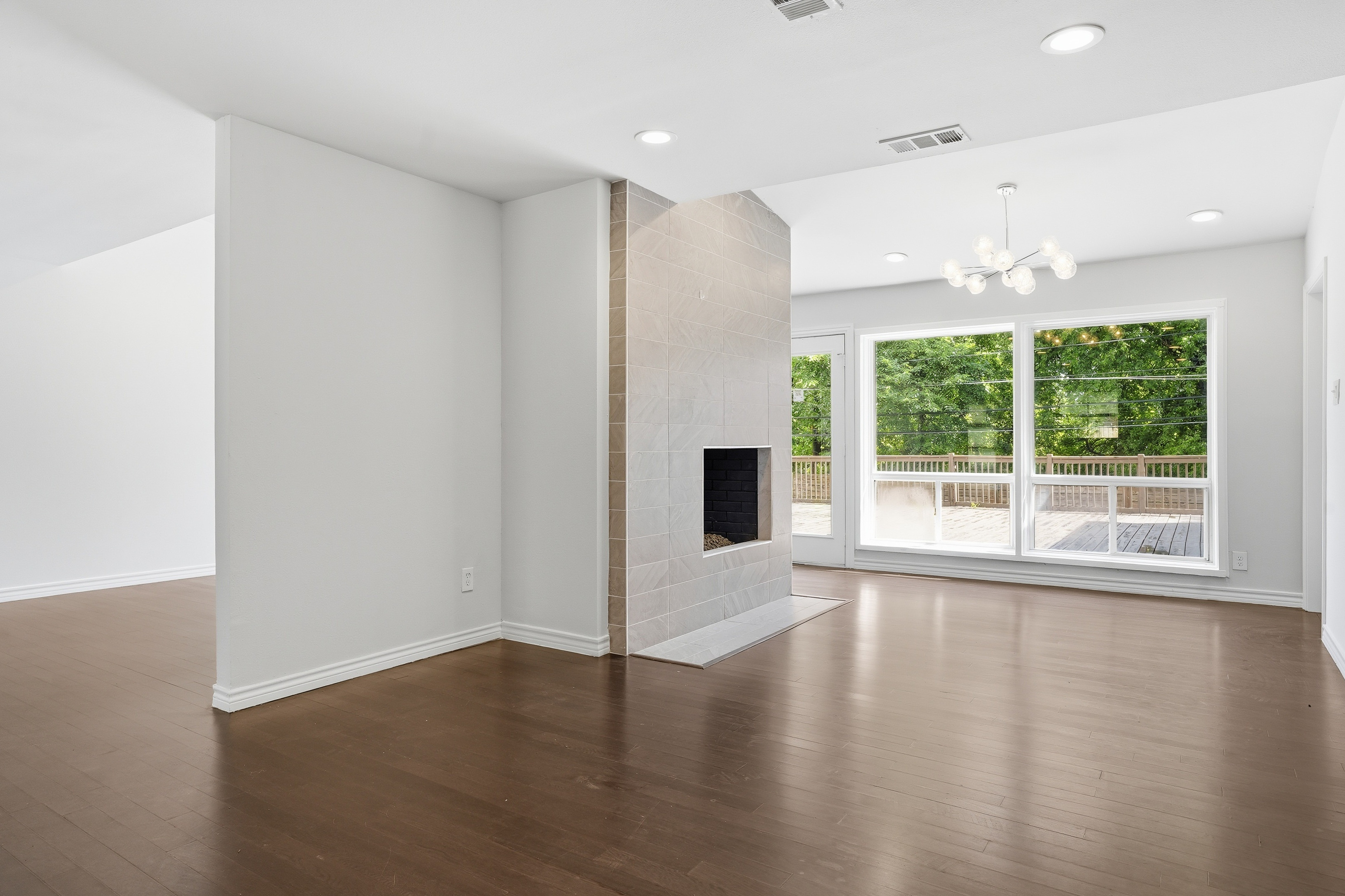 Photo 8 of 35 of 7248 Walling Ln, Dallas, TX
