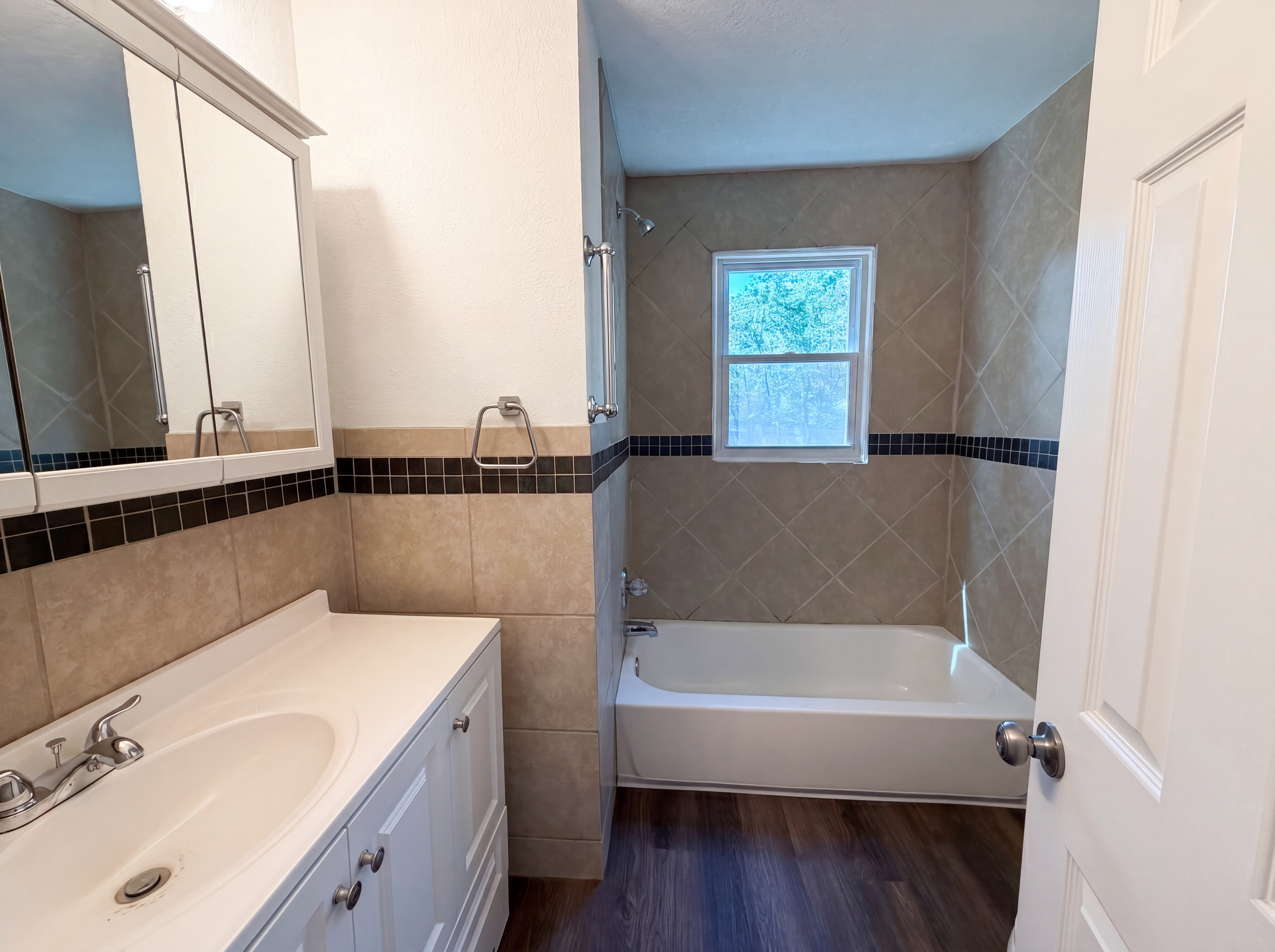 Photo 6 of 16 of 1825 NE Bren Mar Rd, Lees Summit, MO