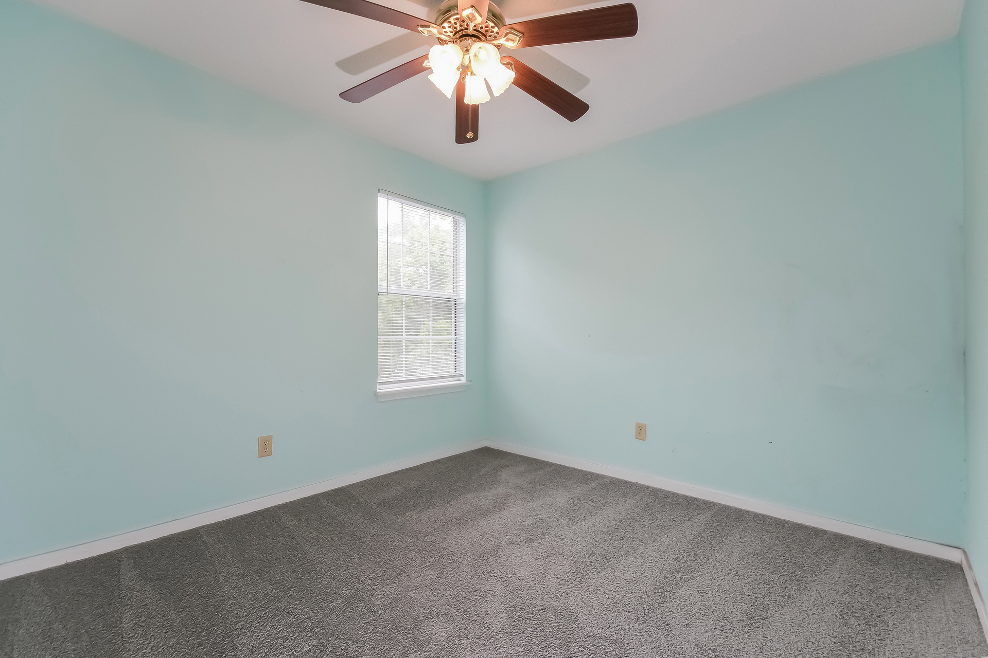 Photo 18 of 22 of 2054 Willowdale Ct, Mount Pleasant, SC