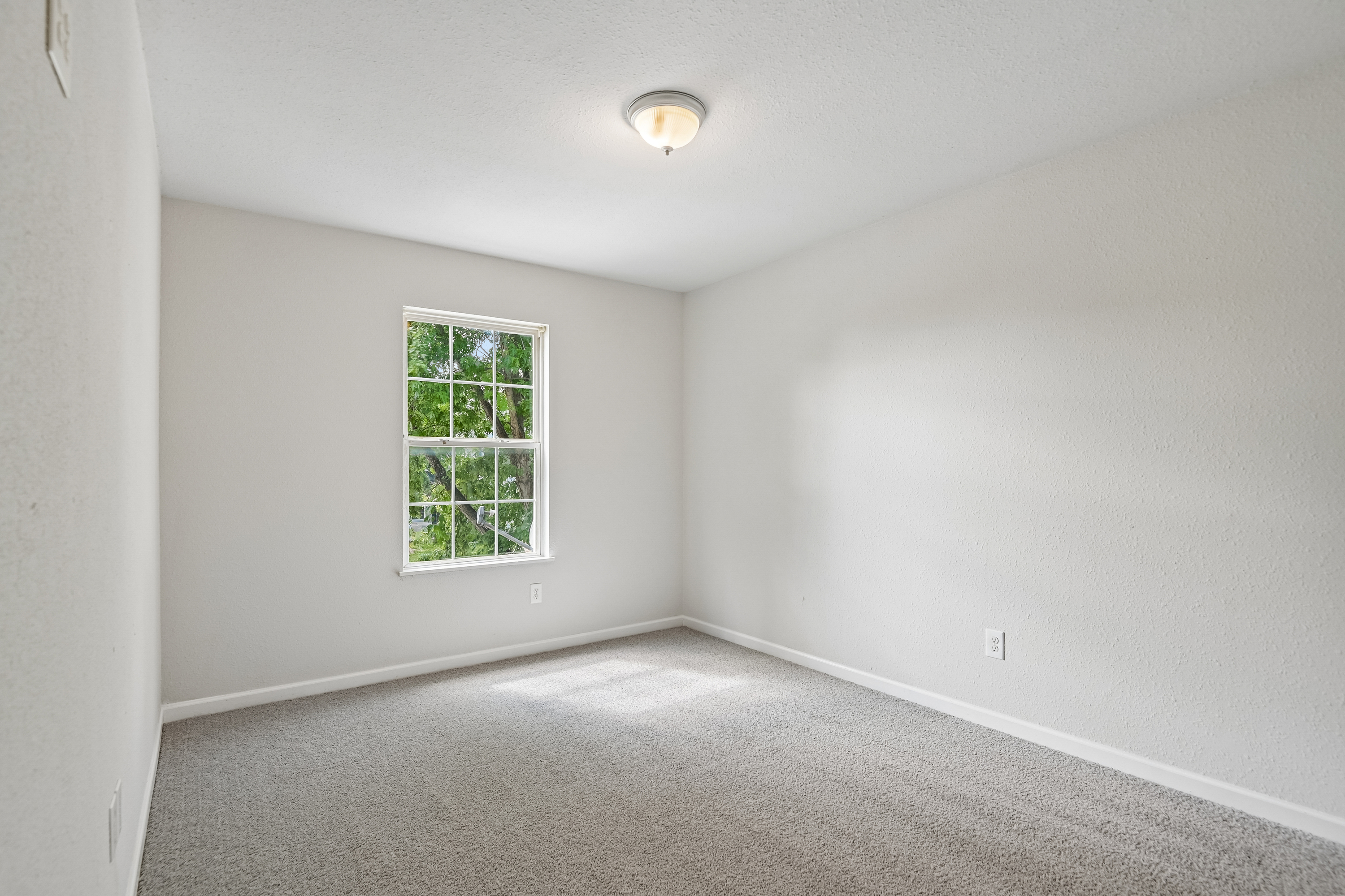 Photo 35 of 43 of 2327 Rostock Ct, Indianapolis, IN