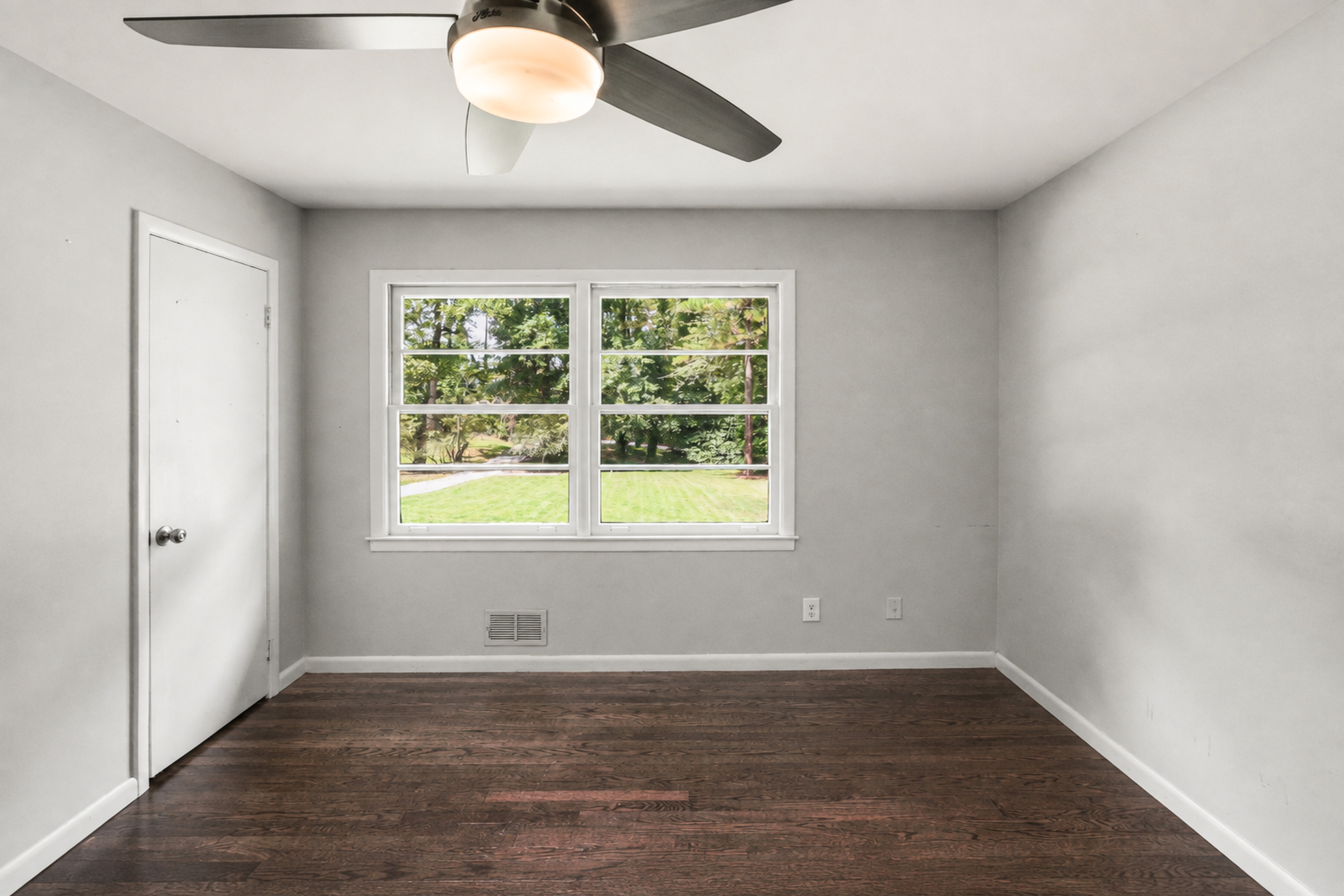Photo 14 of 35 of 3020 Landrum Dr SW, Atlanta, GA
