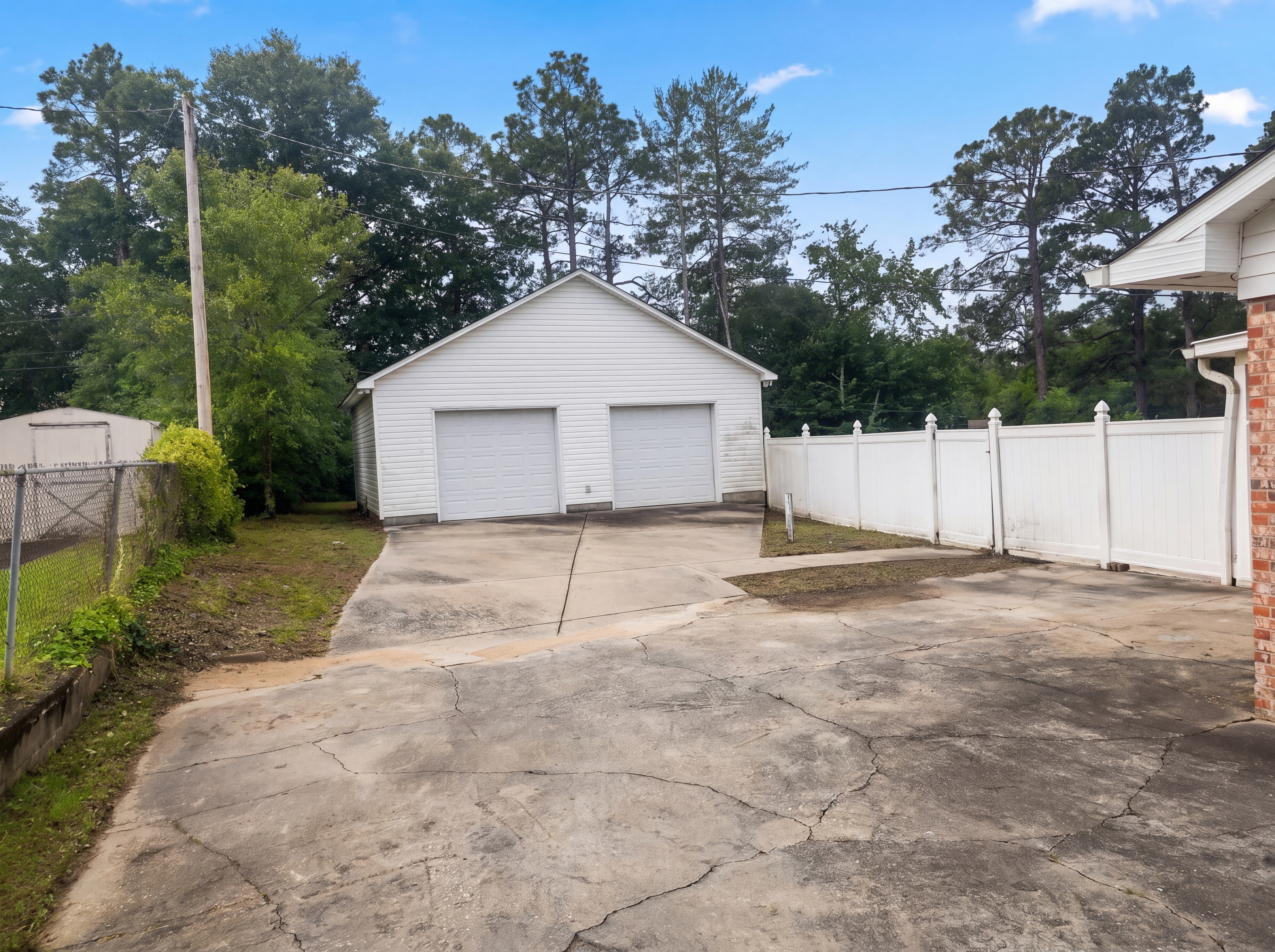 Photo 14 of 18 of 1307 Sunnyhill Dr, Camden, SC