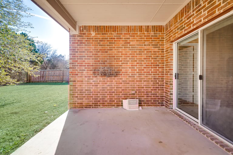 Photo 26 of 28 - 7254 Summit Parc Dr, Dallas, TX 75249