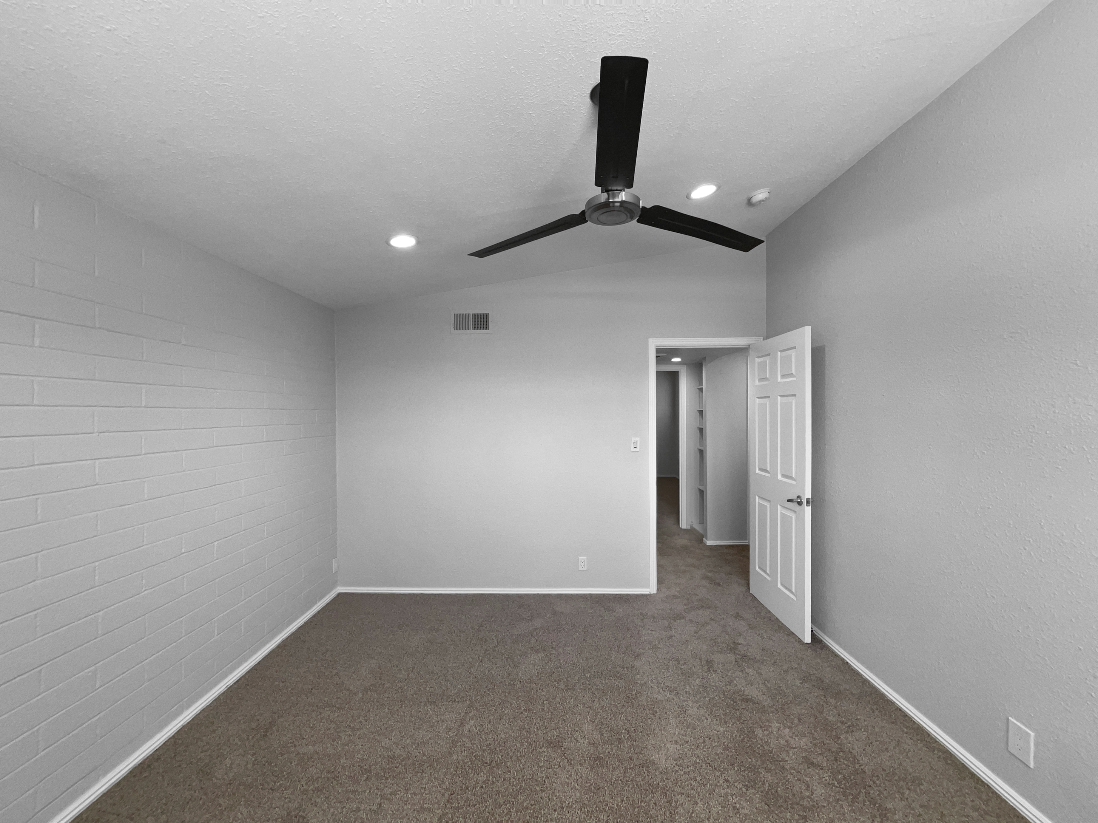Photo 5 of 22 of 4925 N 73rd St, Scottsdale, AZ