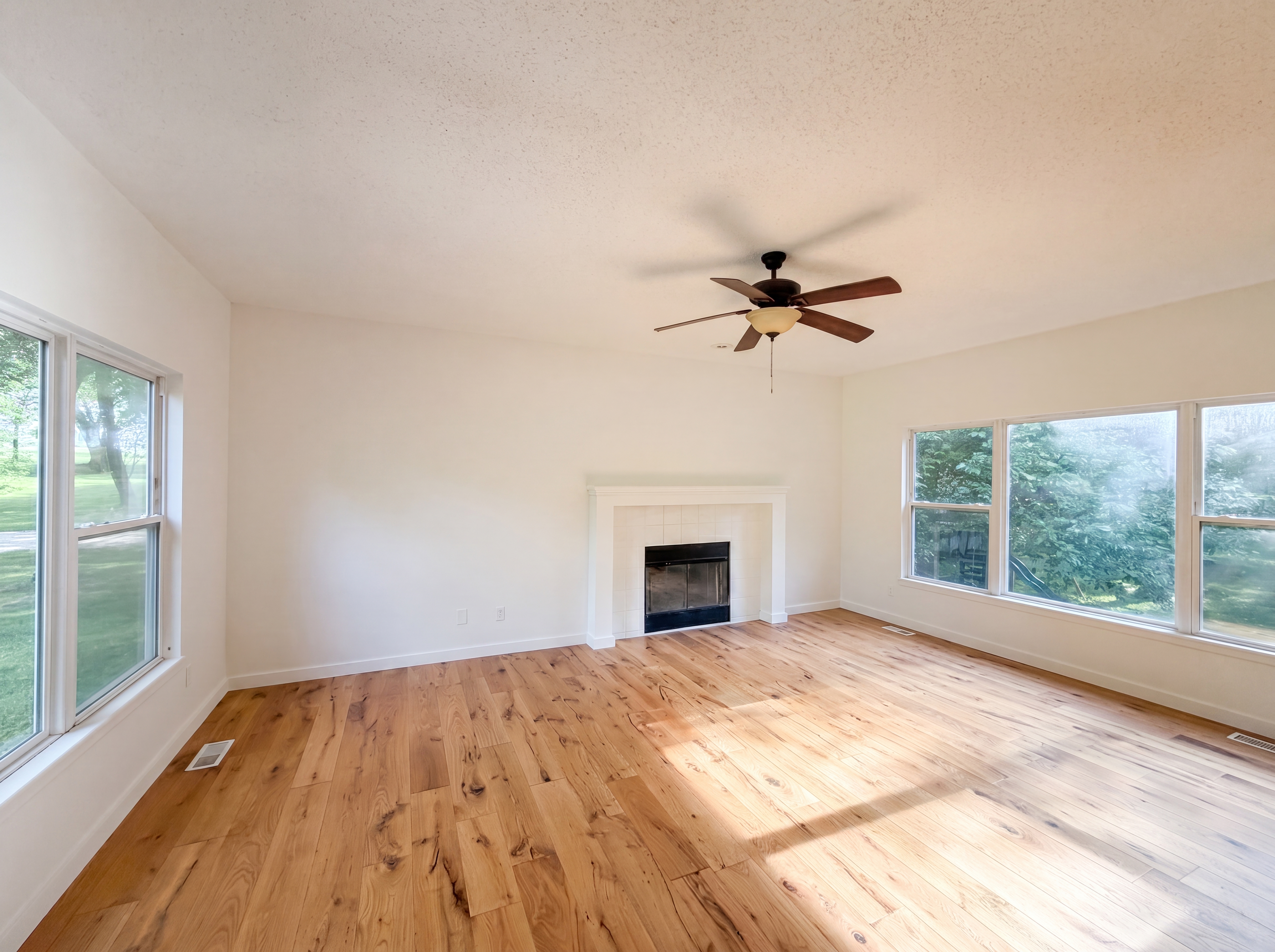 Photo 3 of 20 of 530 NW 1891st Rd, Kingsville, MO