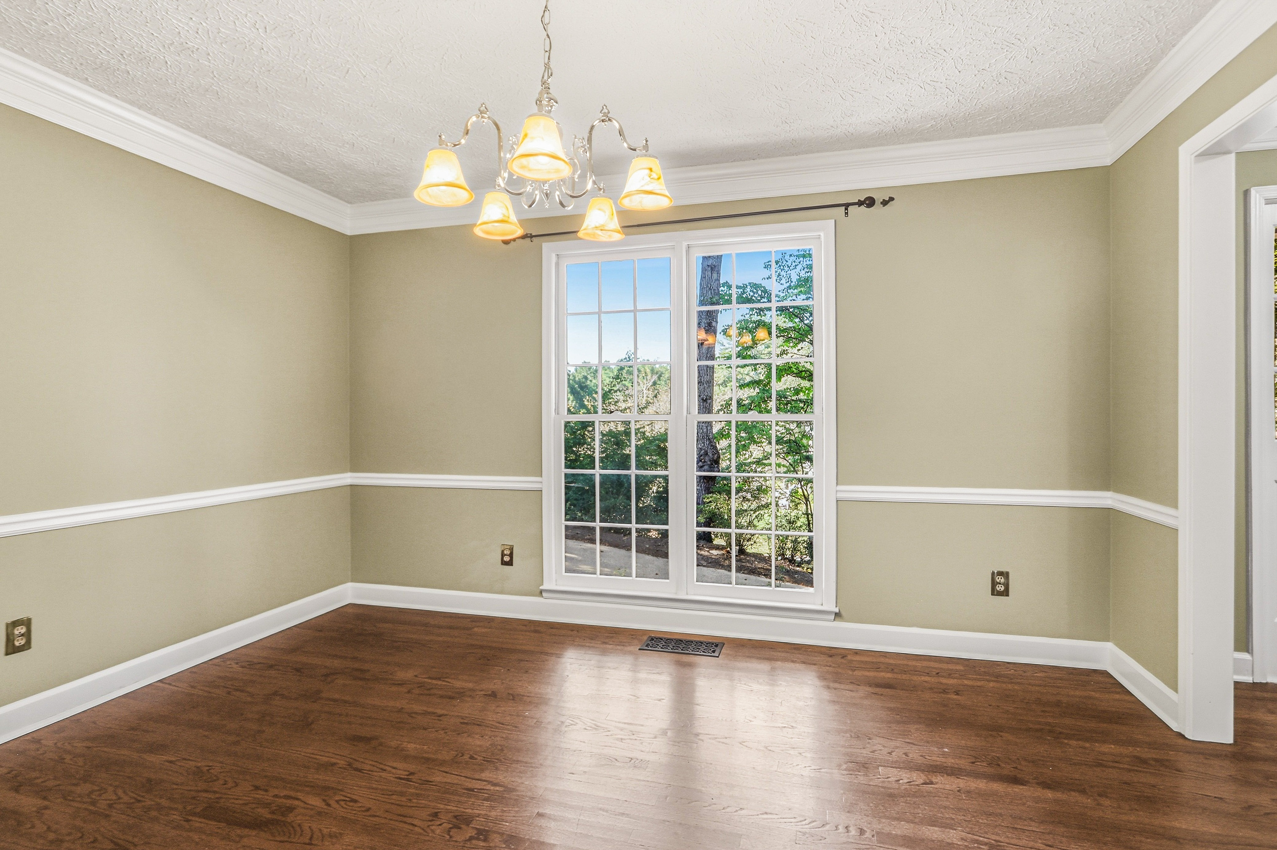 Photo 14 of 56 of 2696 S Arbor Dr, Marietta, GA