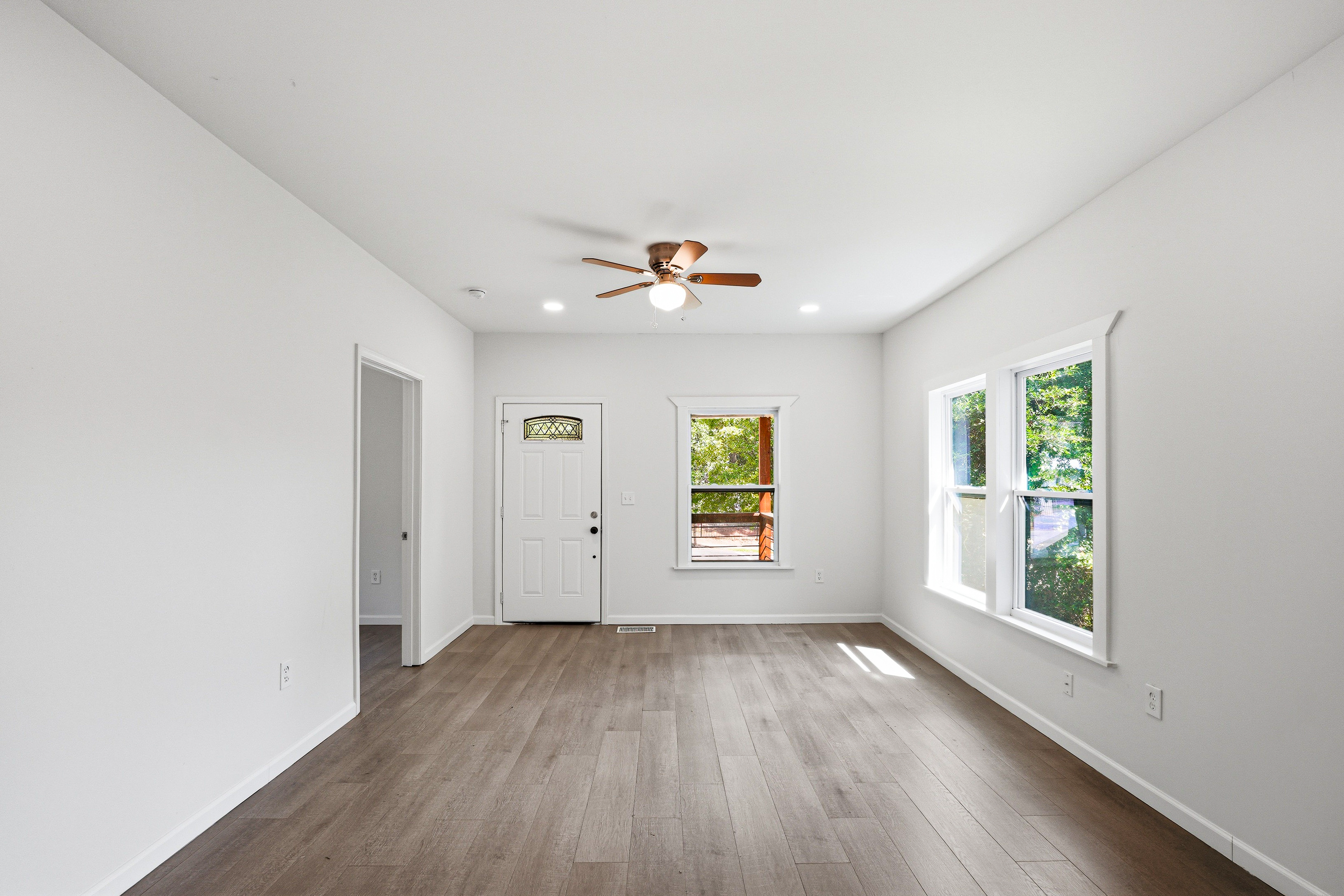 Photo 3 of 25 of 1233 Oakland Dr SW, Atlanta, GA