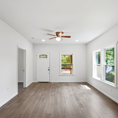 Property photo 3 of 1233 Oakland Dr SW