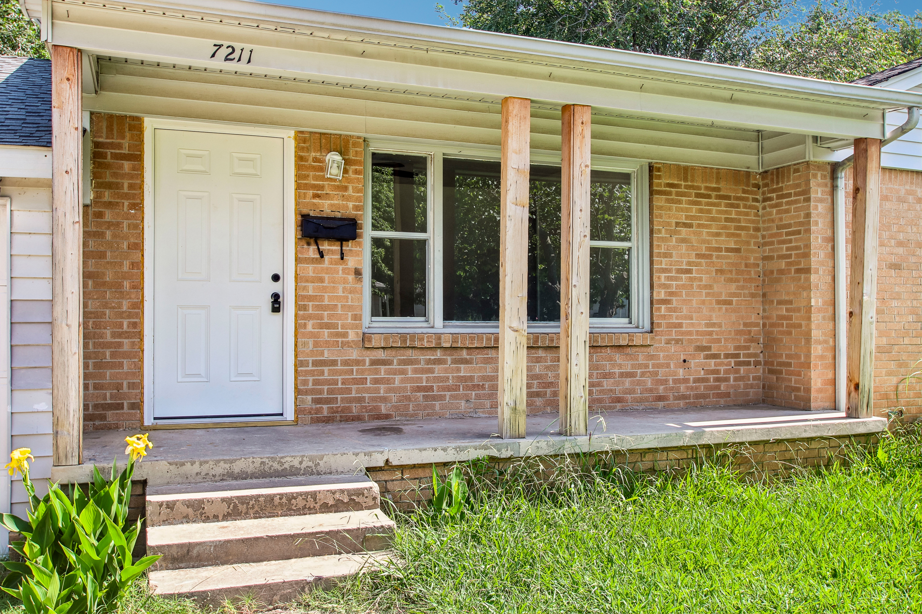 Photo 16 of 24 of 7211 NW 45th St, Bethany, OK