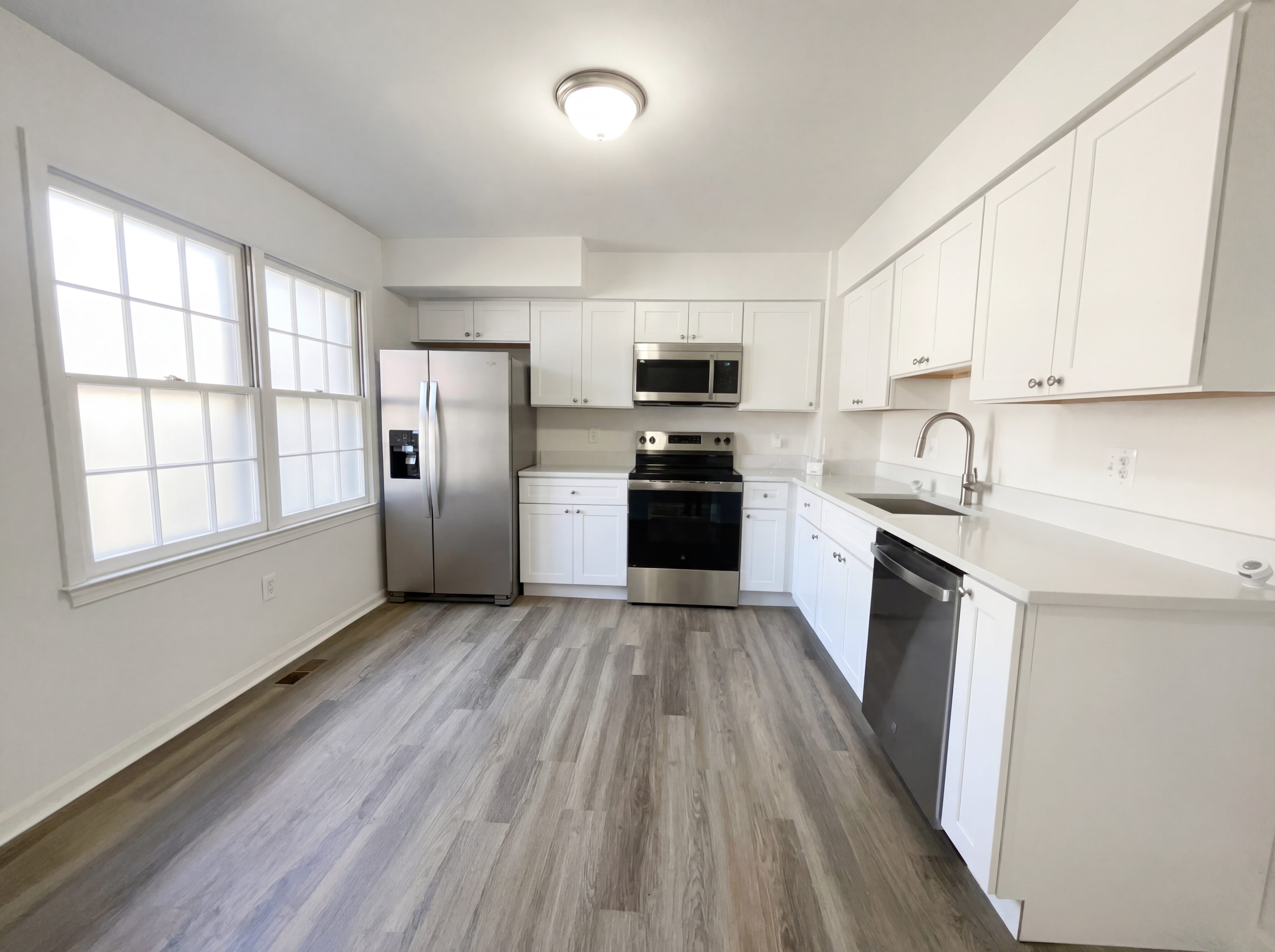 Photo 2 of 44 of 645 N Armistead St, Alexandria, VA