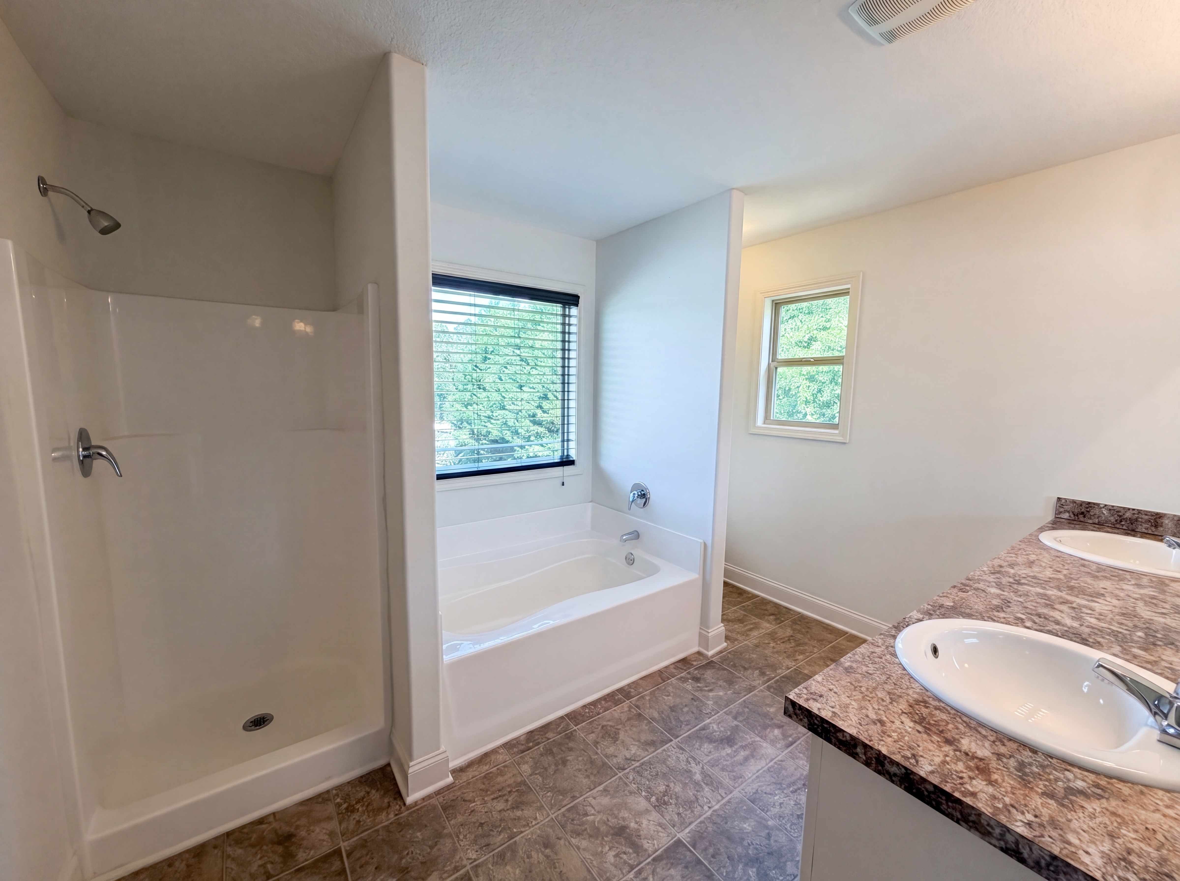 Photo 6 of 28 of 2721 Berkshire Dr, Winder, GA