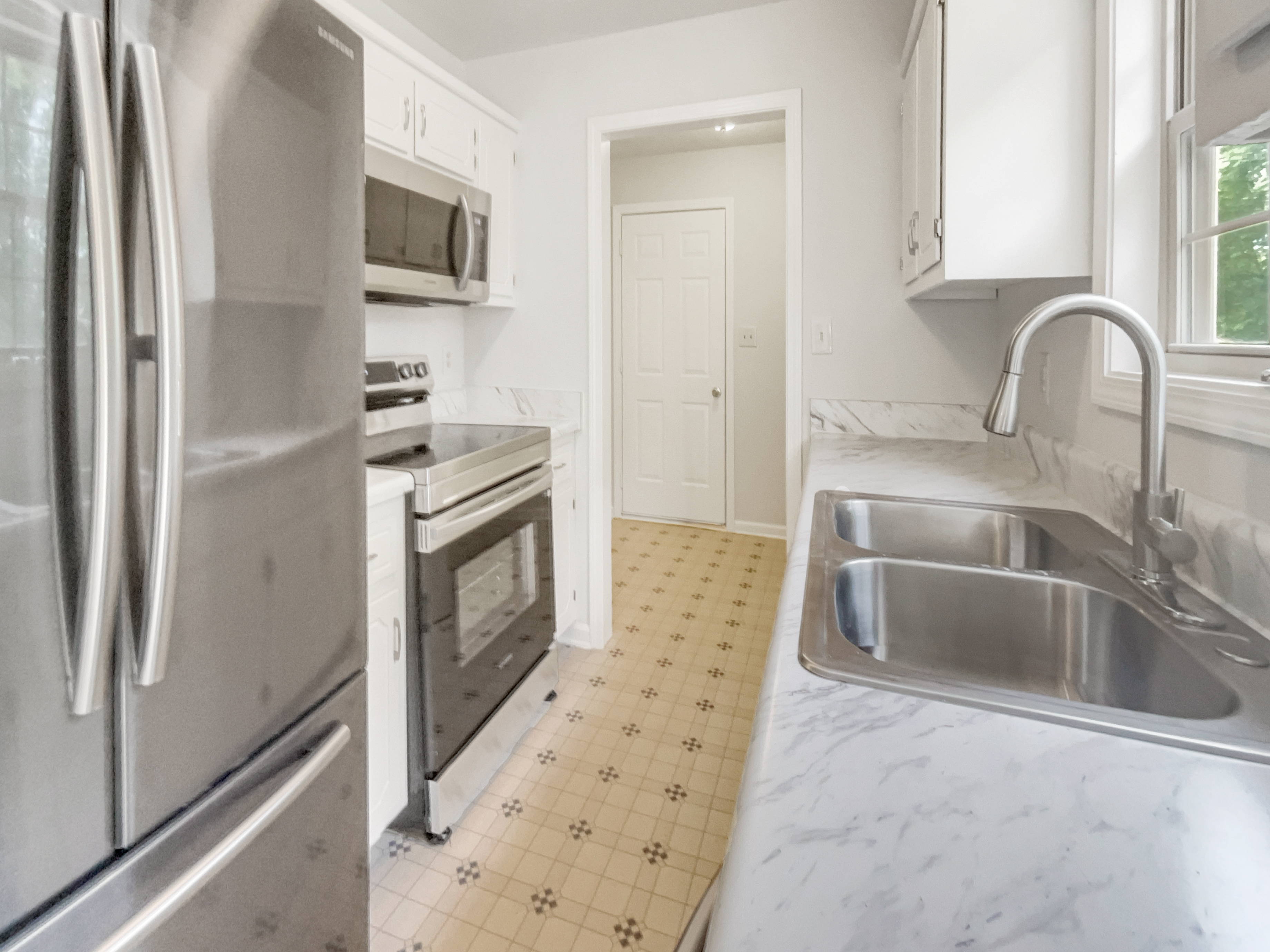 Photo 6 of 21 of 1274 Silver Star Dr, Clarksville, TN