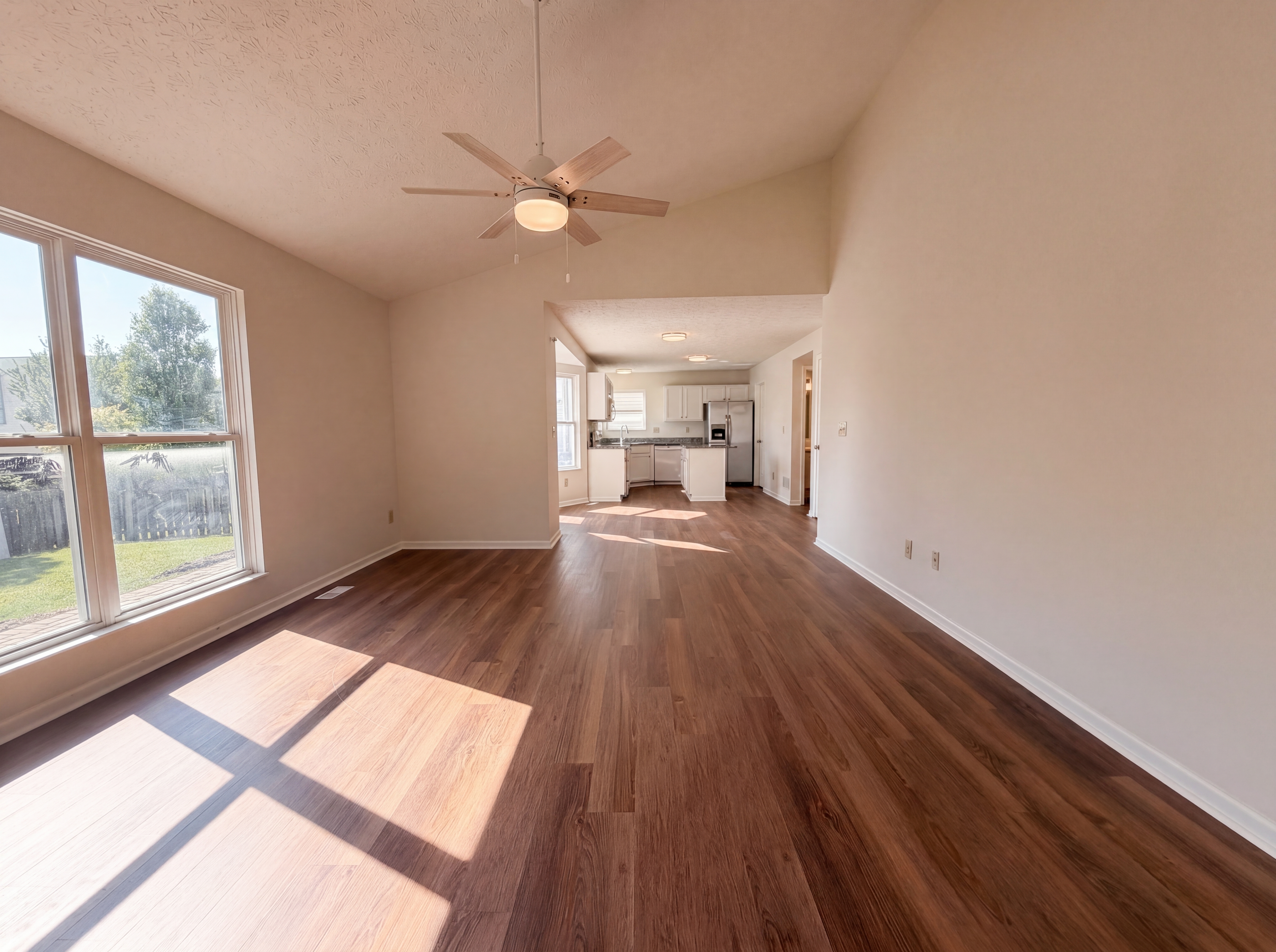 Photo 10 of 30 of 5074 Langcroft Dr, Hilliard, OH