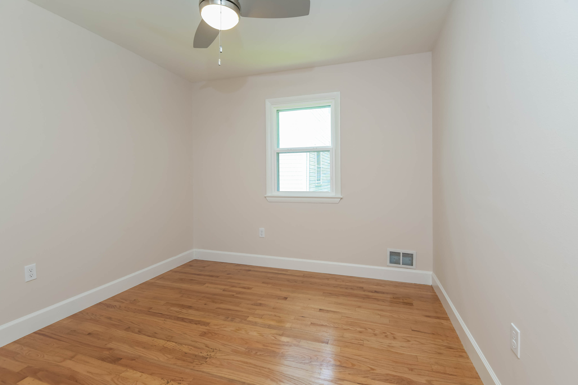Photo 12 of 22 of 4810 Lexington Ave, Beltsville, MD