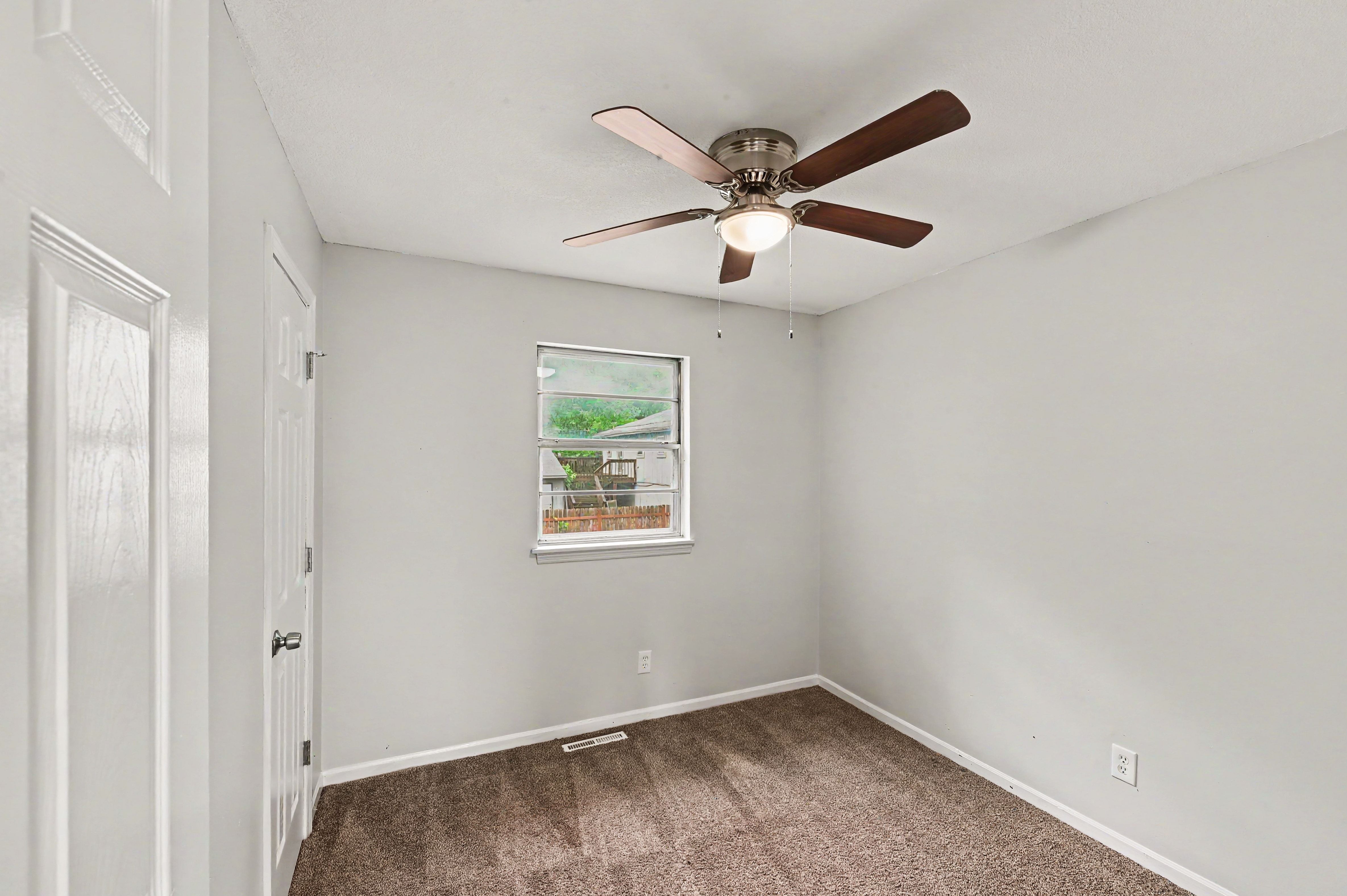 Photo 17 of 20 of 613 W Hulett St, Edgerton, KS