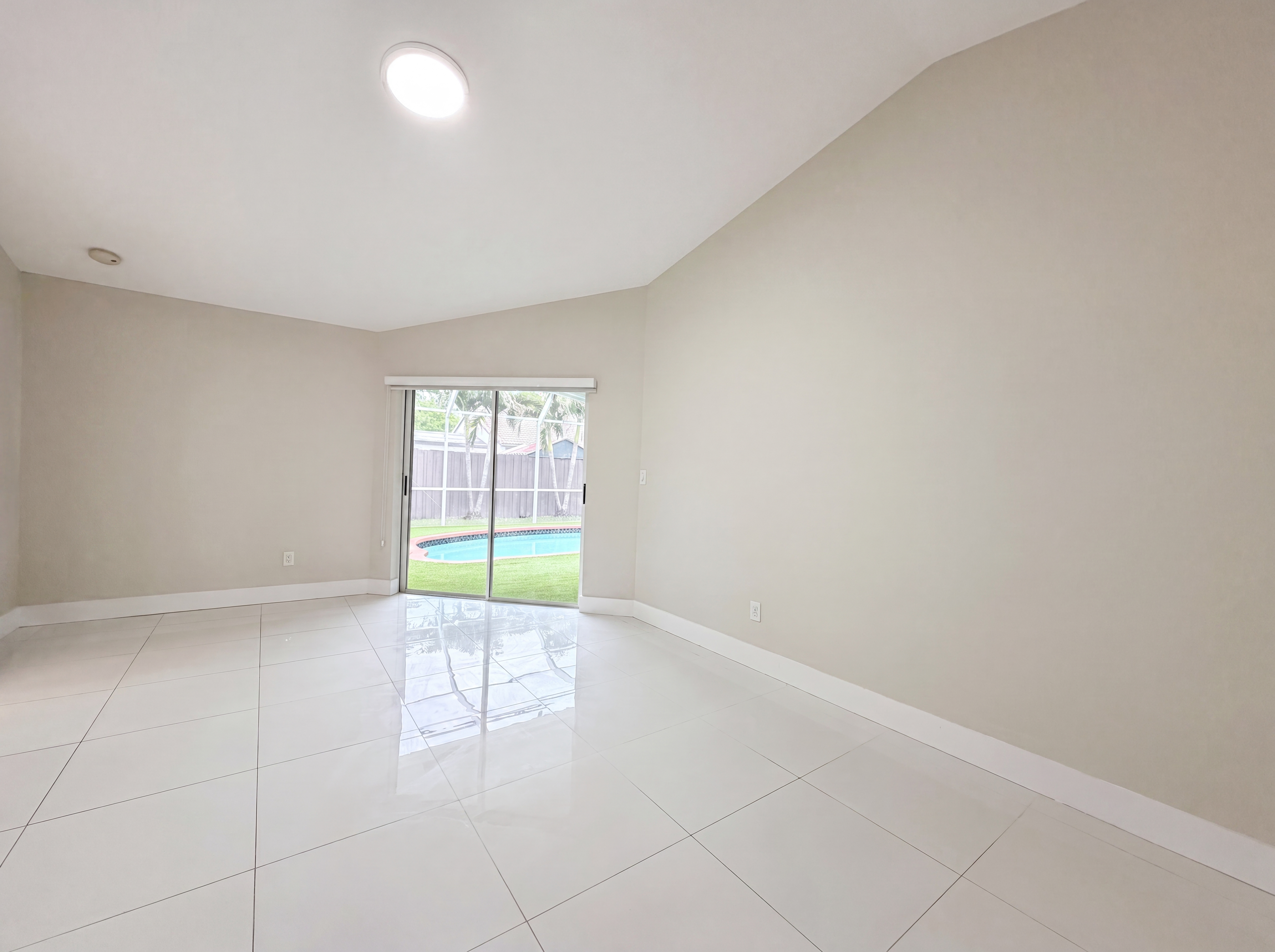 Photo 9 of 25 of 16571 SW 145th Ave, Miami, FL