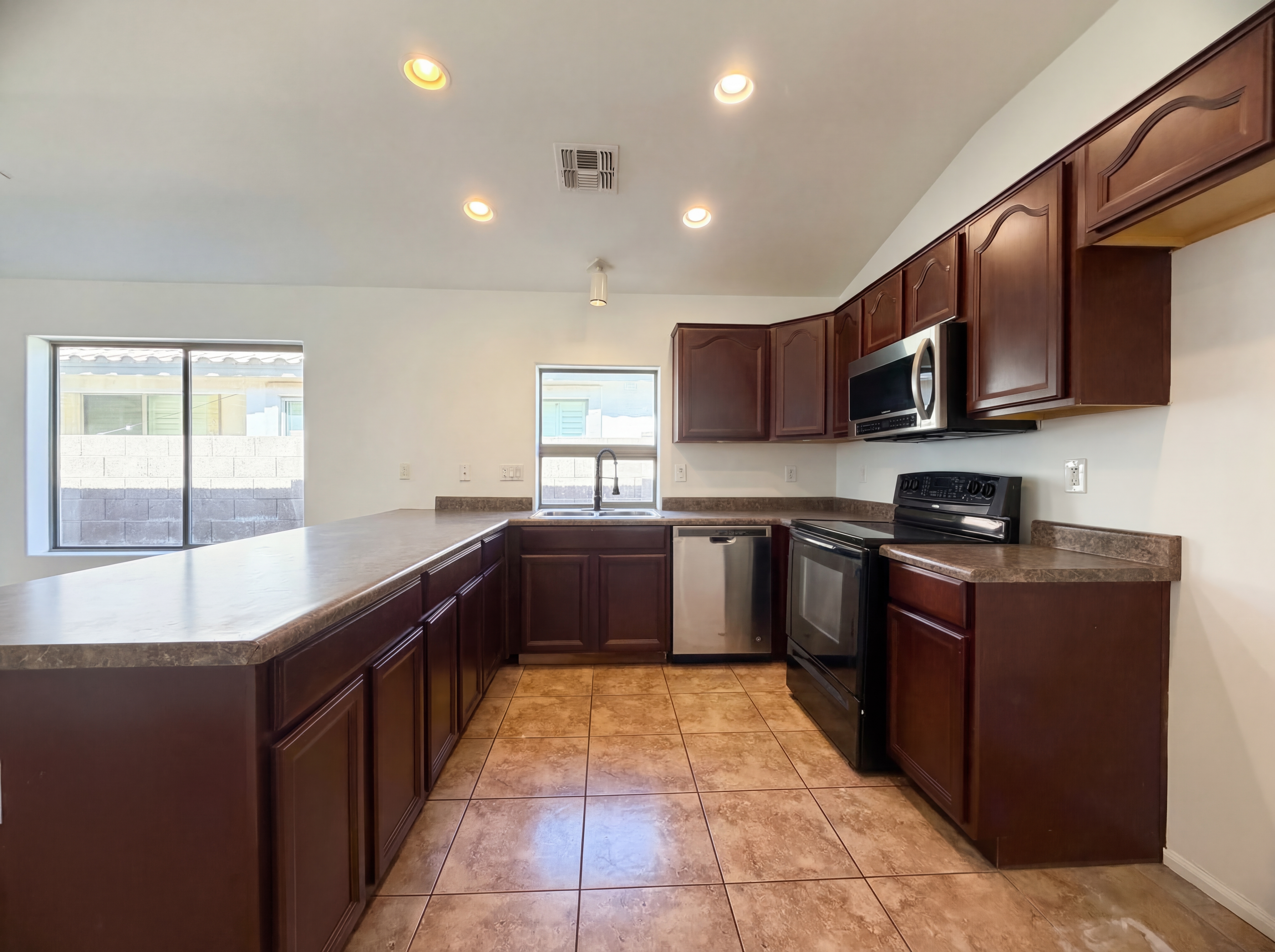 Photo 2 of 17 of 38060 N Bonnie Ln, San Tan Valley, AZ