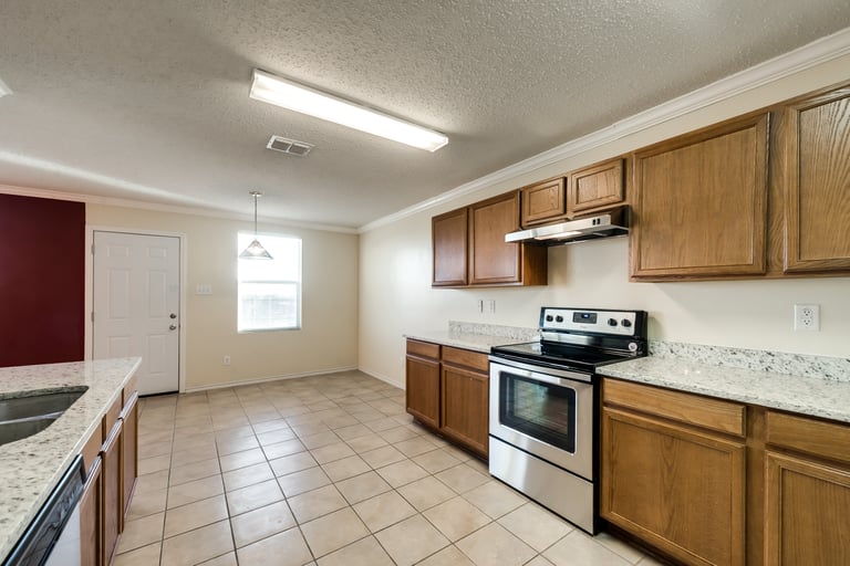 Photo 8 of 26 - 4005 German Pointer Way, Fort Worth, TX 76123