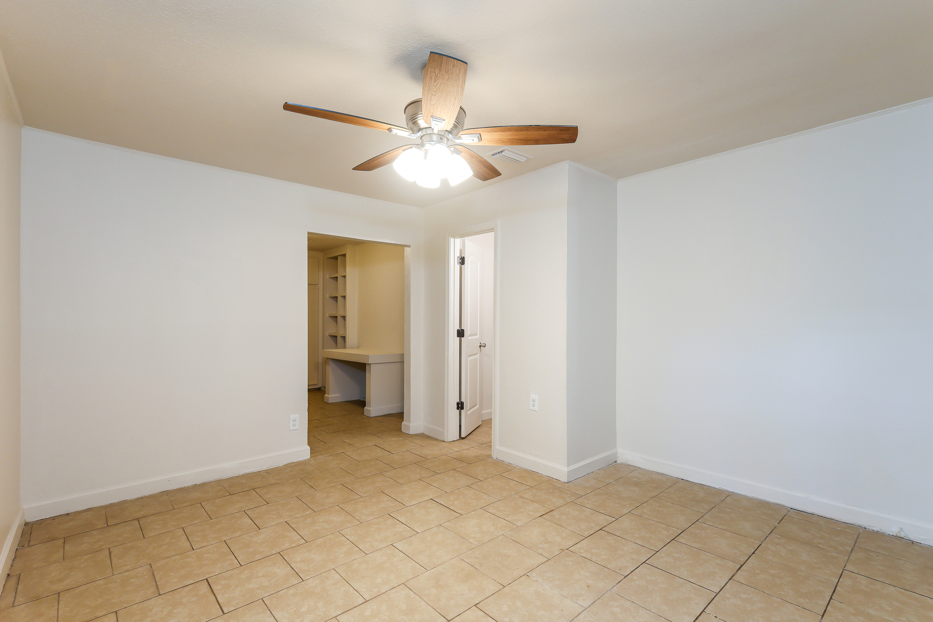 Photo 10 of 21 of 704 Thornton Pl, Mobile, AL