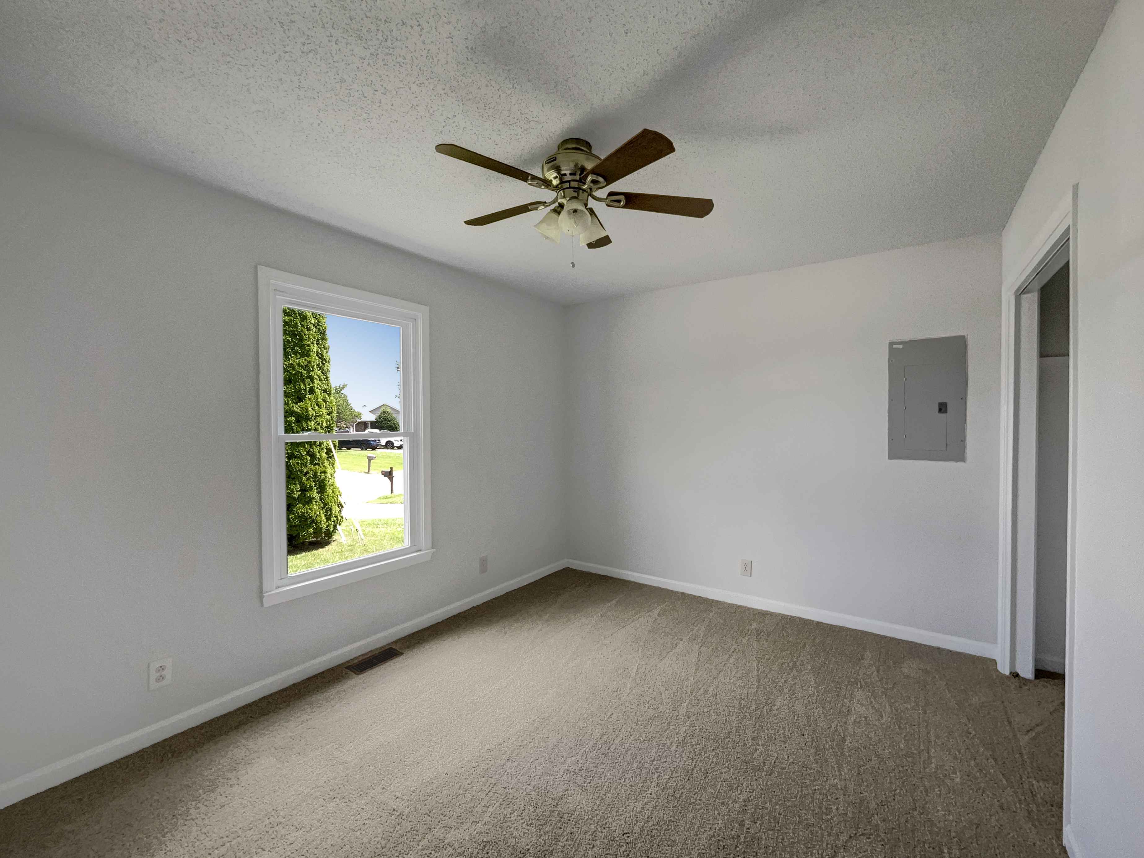 Photo 15 of 21 of 238 Windmeade Cir, Clarksville, TN