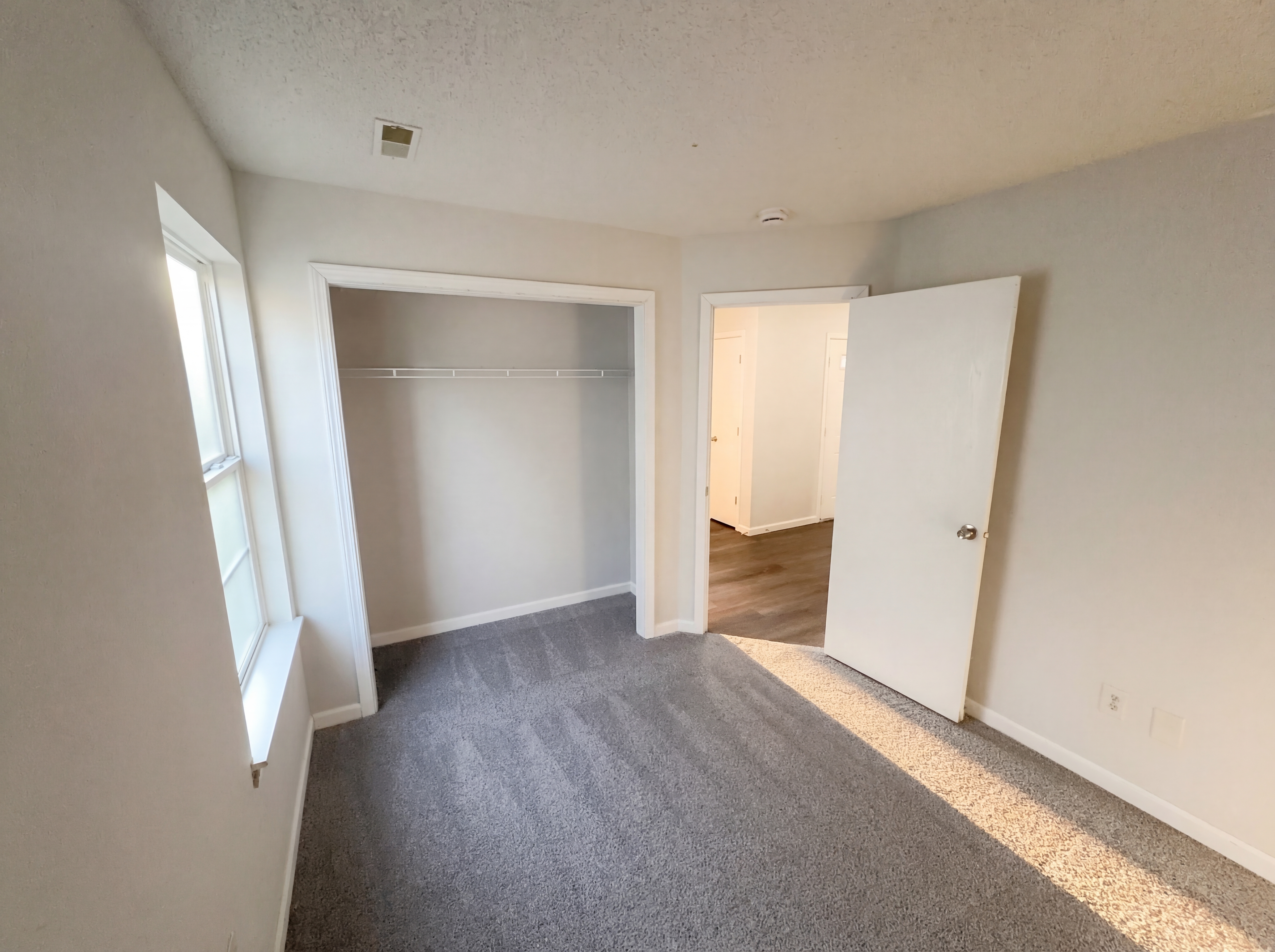 Photo 16 of 20 of 6654 Hazelhatch Dr, Indianapolis, IN