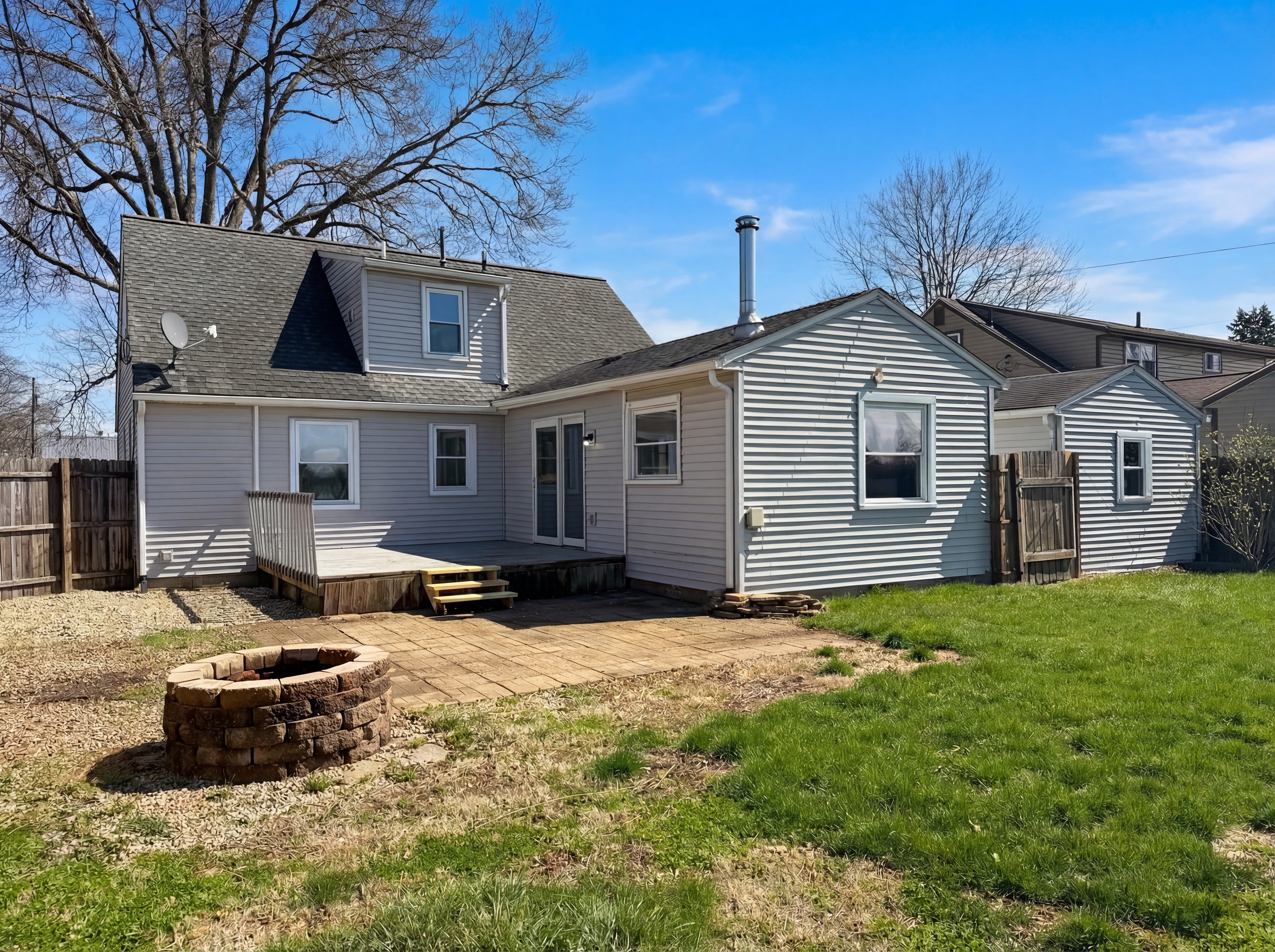 Photo 5 of 30 of 413 Sherwood Dr W, Newark, OH